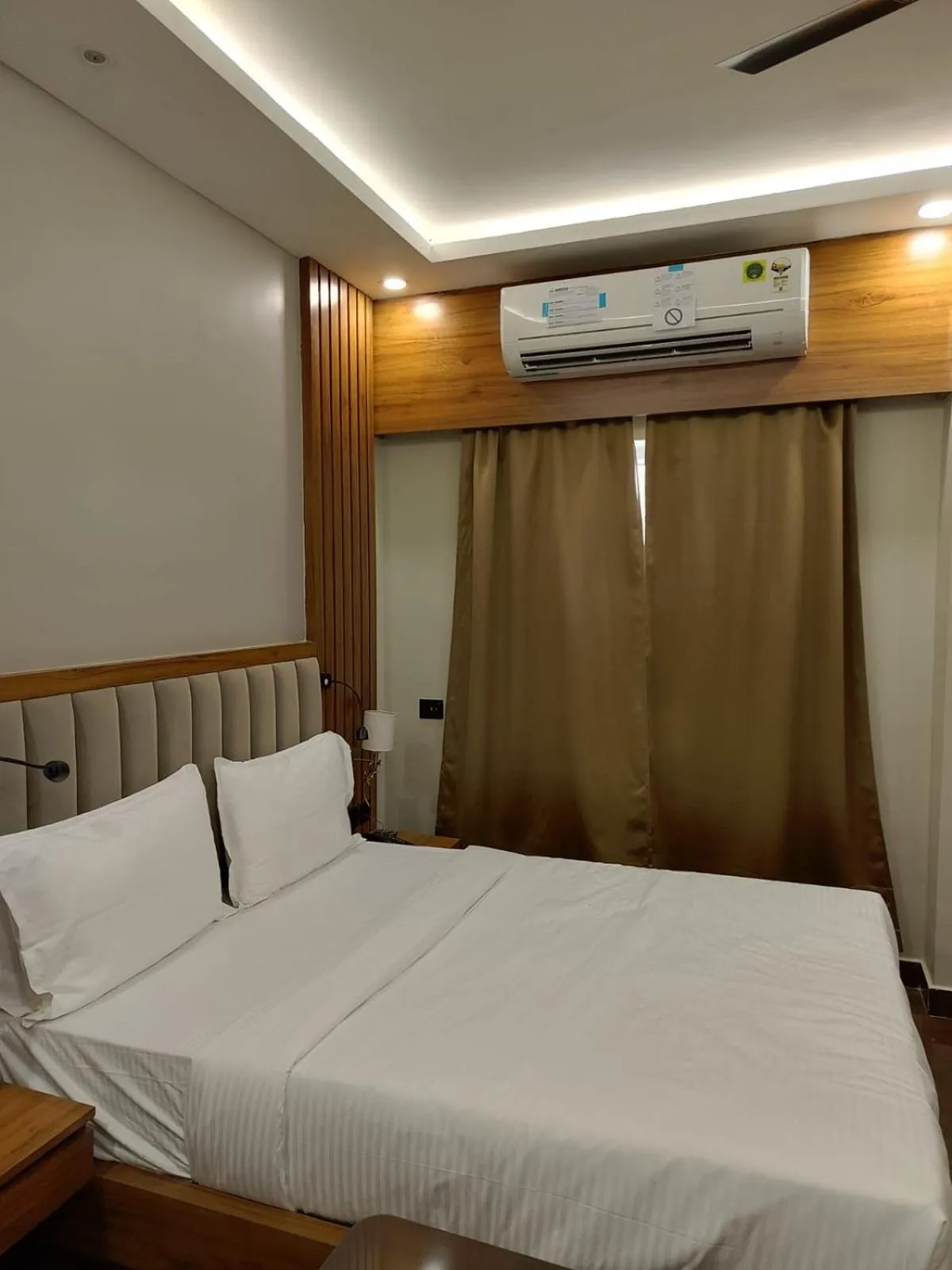 air conditioner, Bed in BANMALI REGENCY