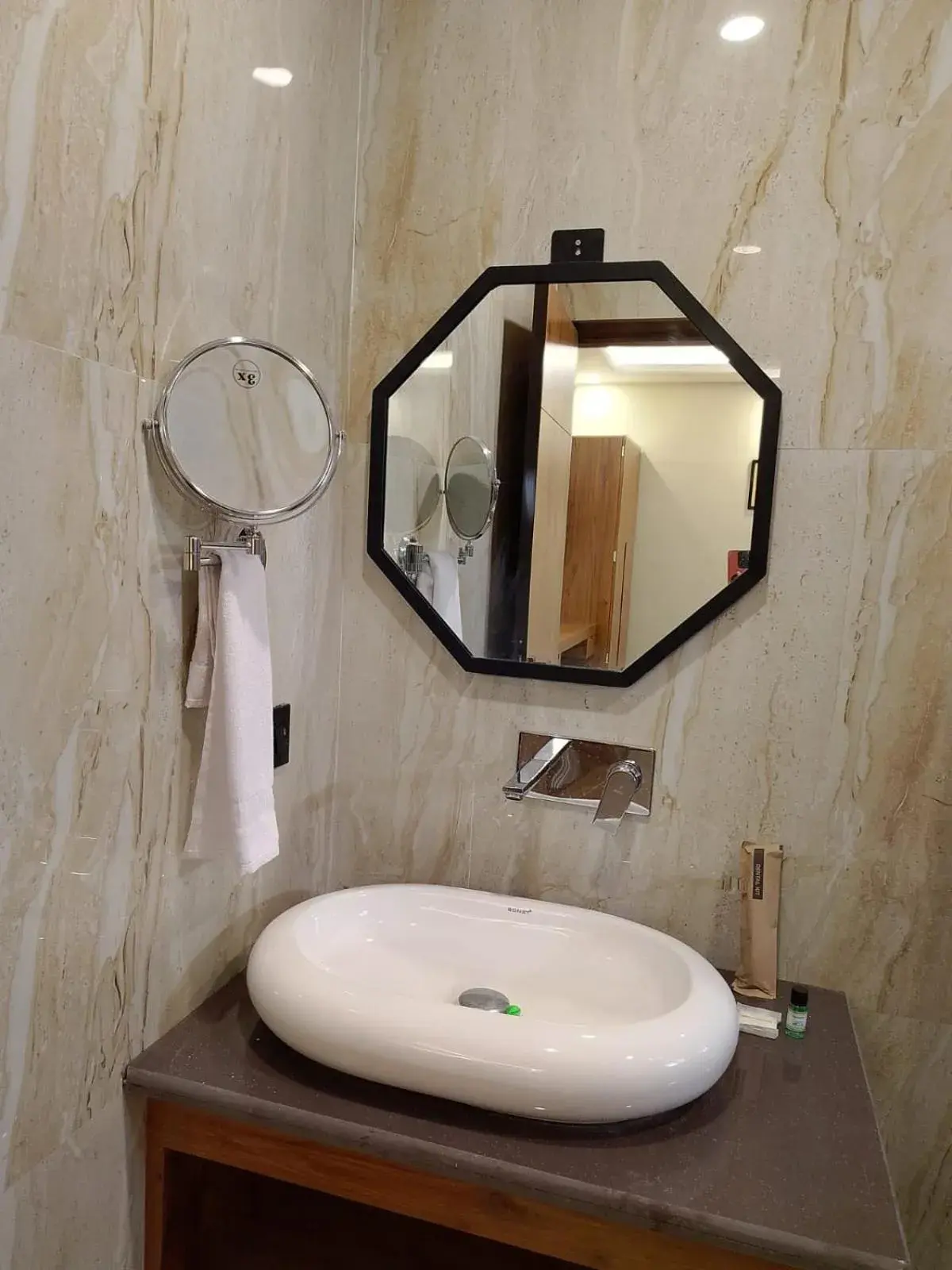 Superior King Room - single occupancy in BANMALI REGENCY Superior King Room - single occupancy in BANMALI REGENCY