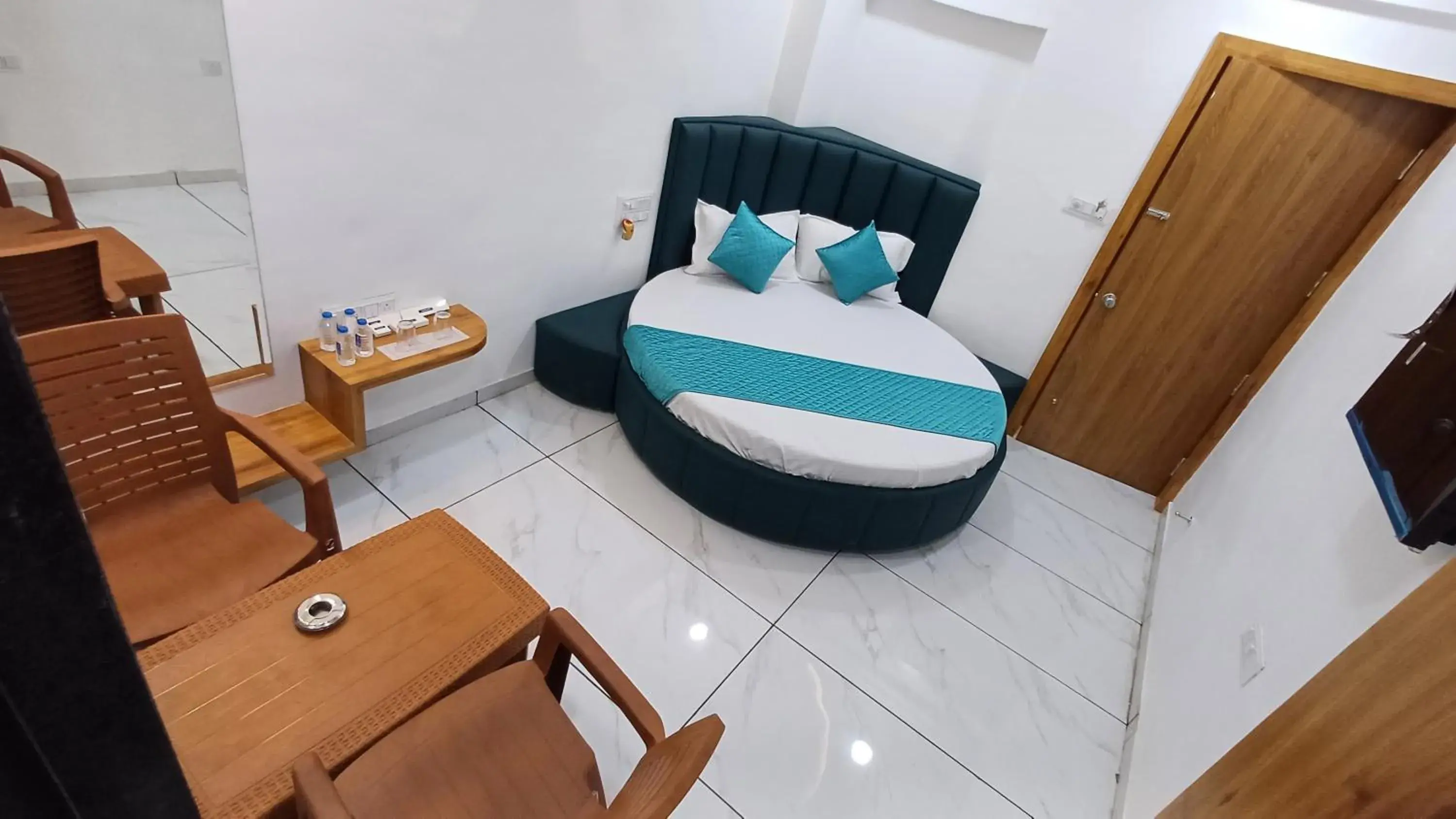 King Room in Hotel The Grand Jashi Residency King Room in Hotel The Grand Jashi Residency