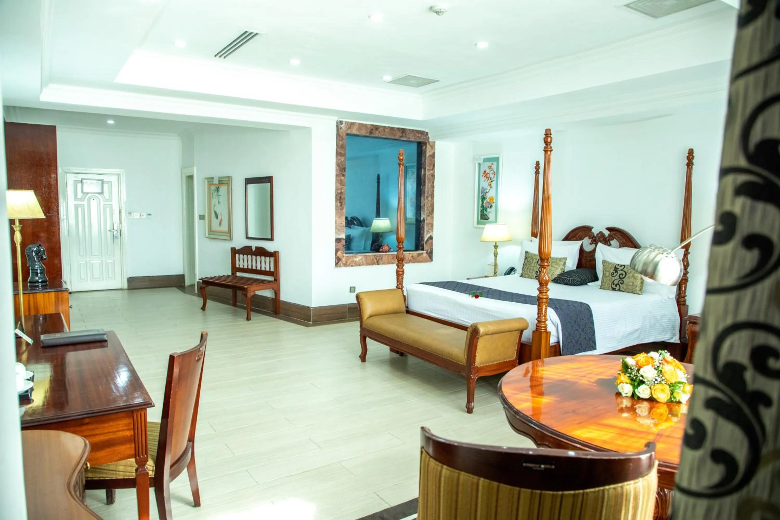 Photo of the whole room, Bed in Weston Hotel