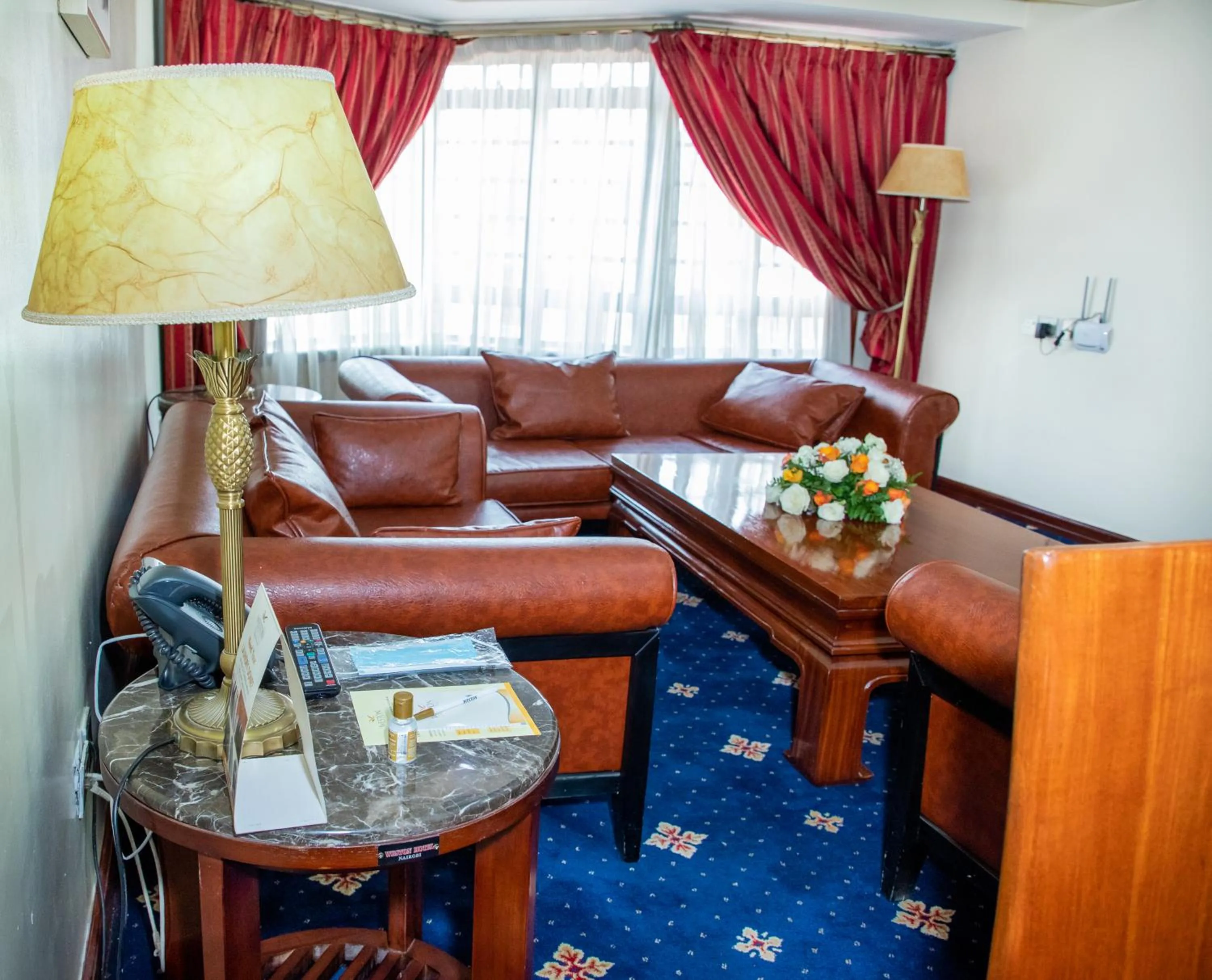 Living room in Weston Hotel