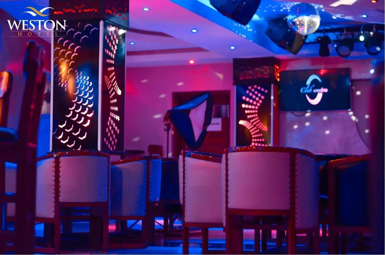 Lounge or bar in Weston Hotel Lounge or bar in Weston Hotel