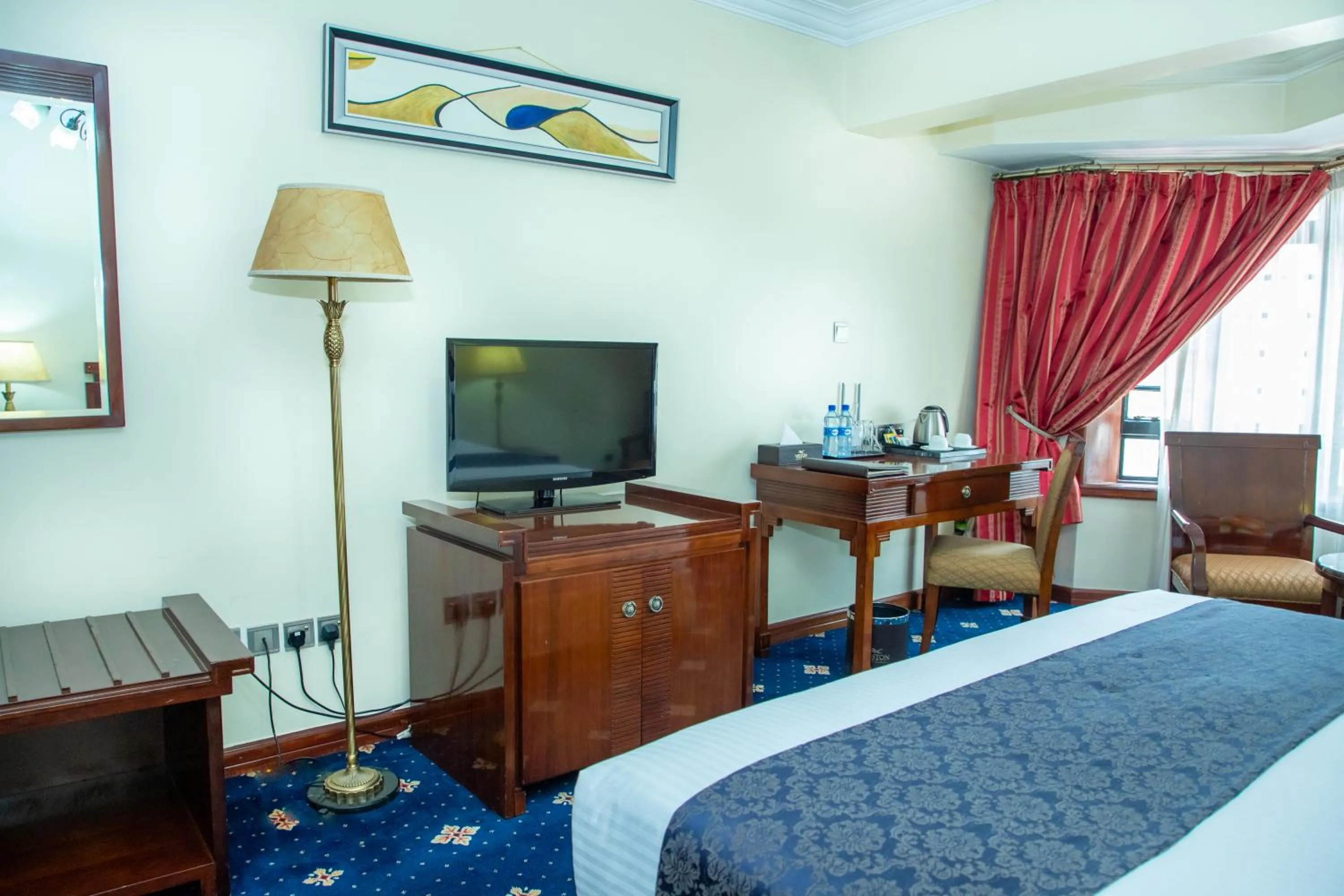 TV and multimedia, Bed in Weston Hotel