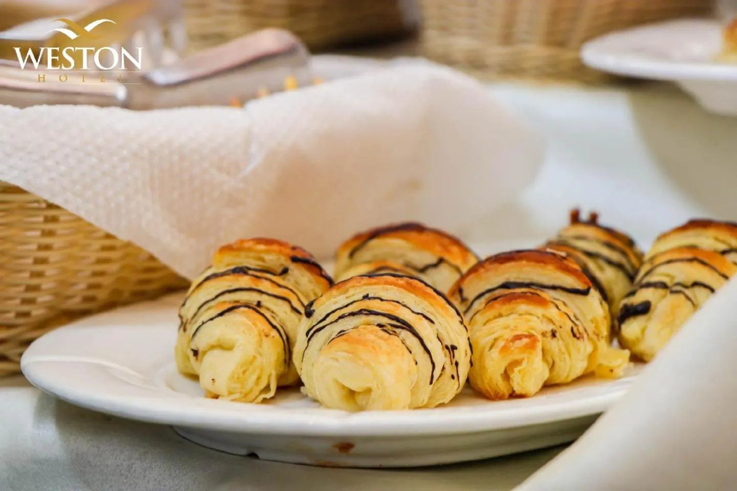 Restaurant/places to eat in Weston Hotel