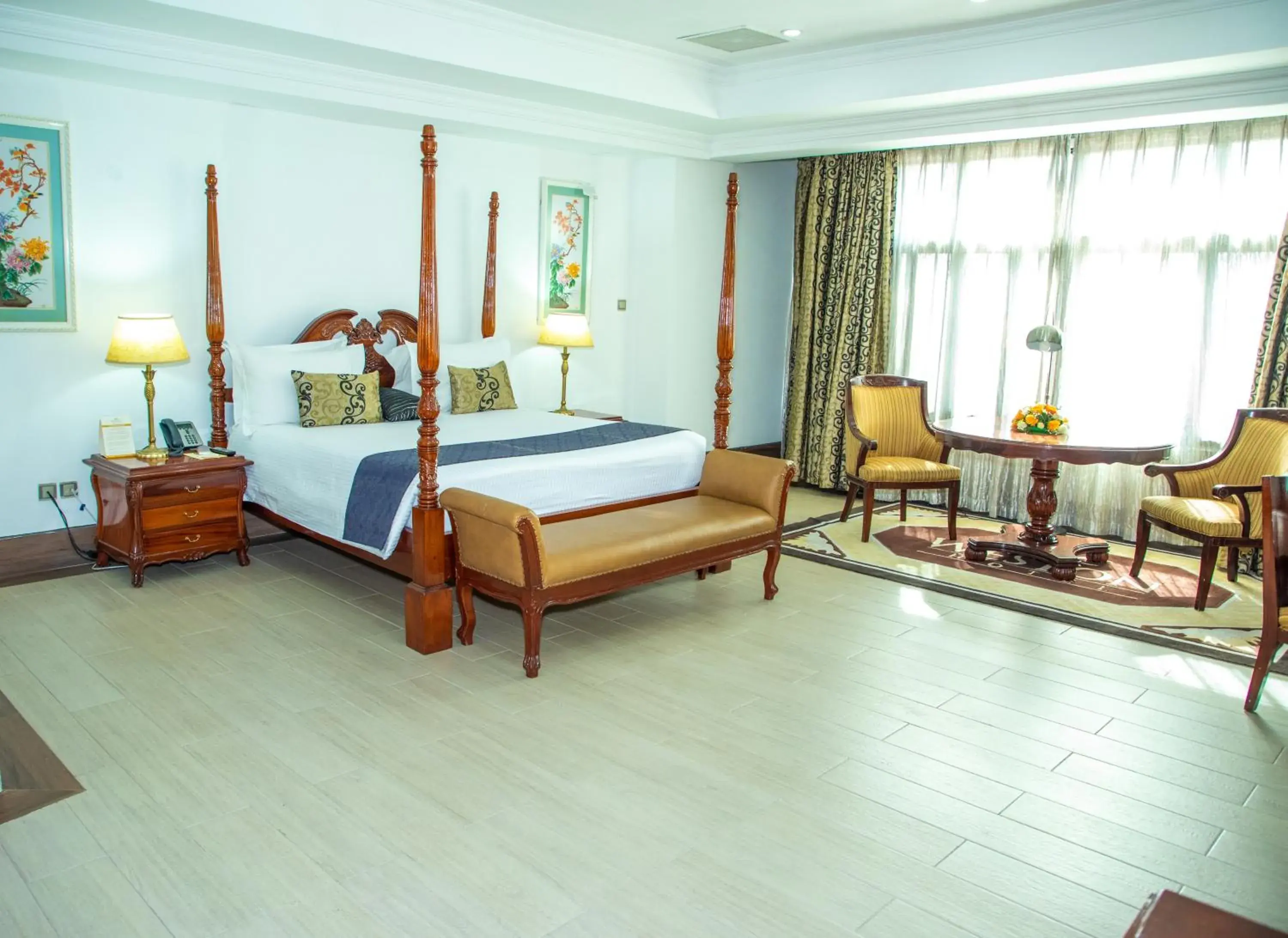 Photo of the whole room, Bed in Weston Hotel Photo of the whole room, Bed in Weston Hotel