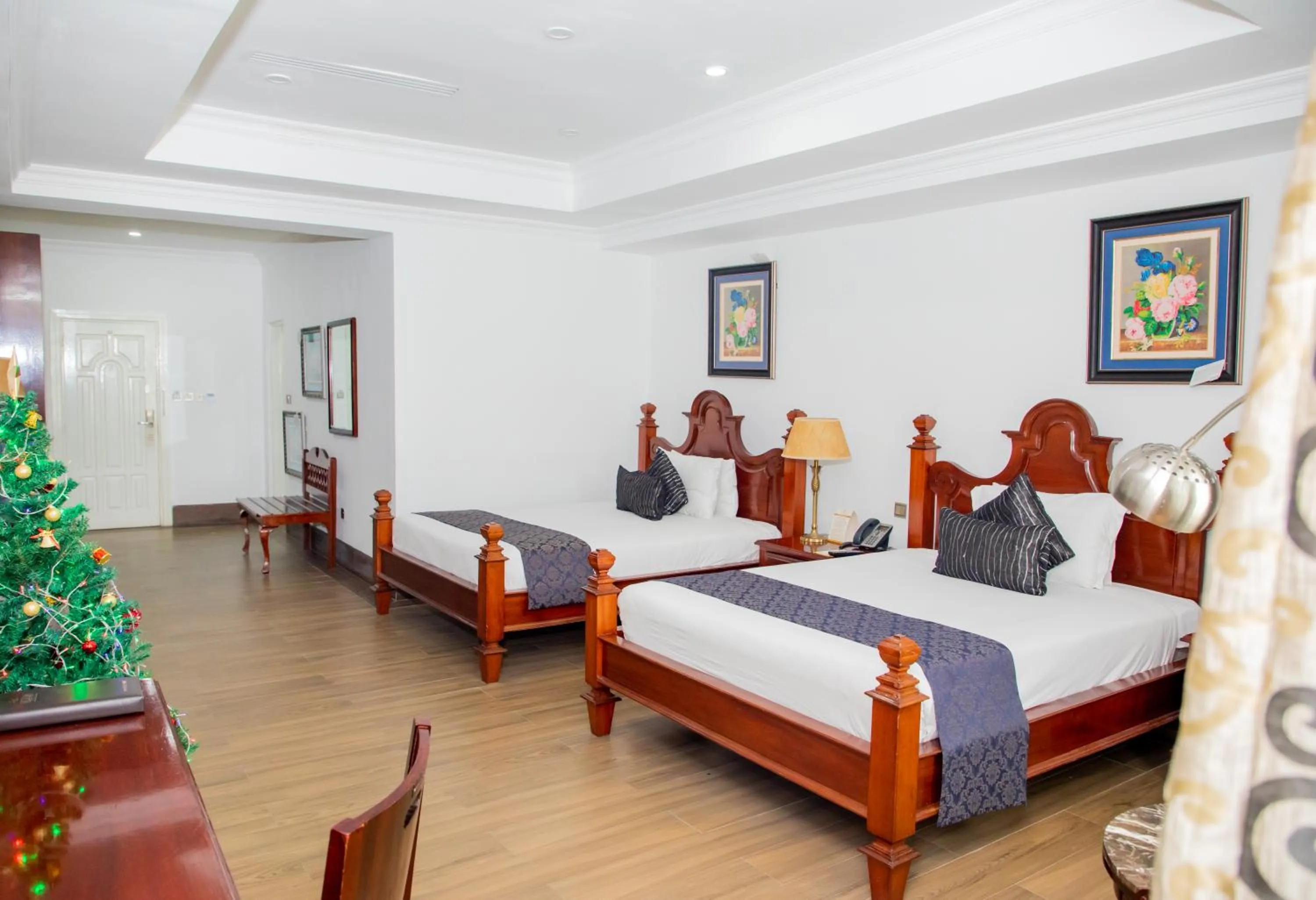 Bedroom, Bed in Weston Hotel