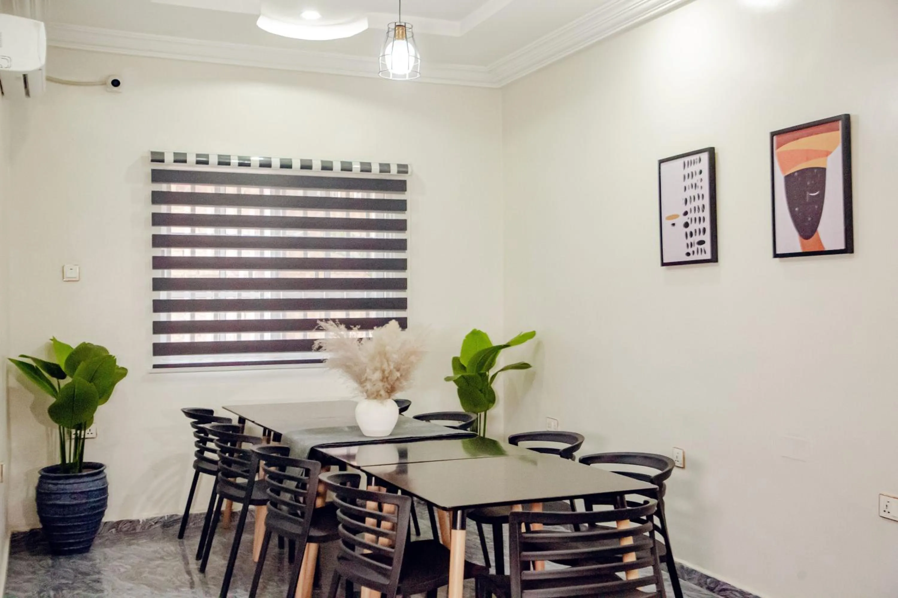 Restaurant/places to eat in Nexus Xpress Hotel