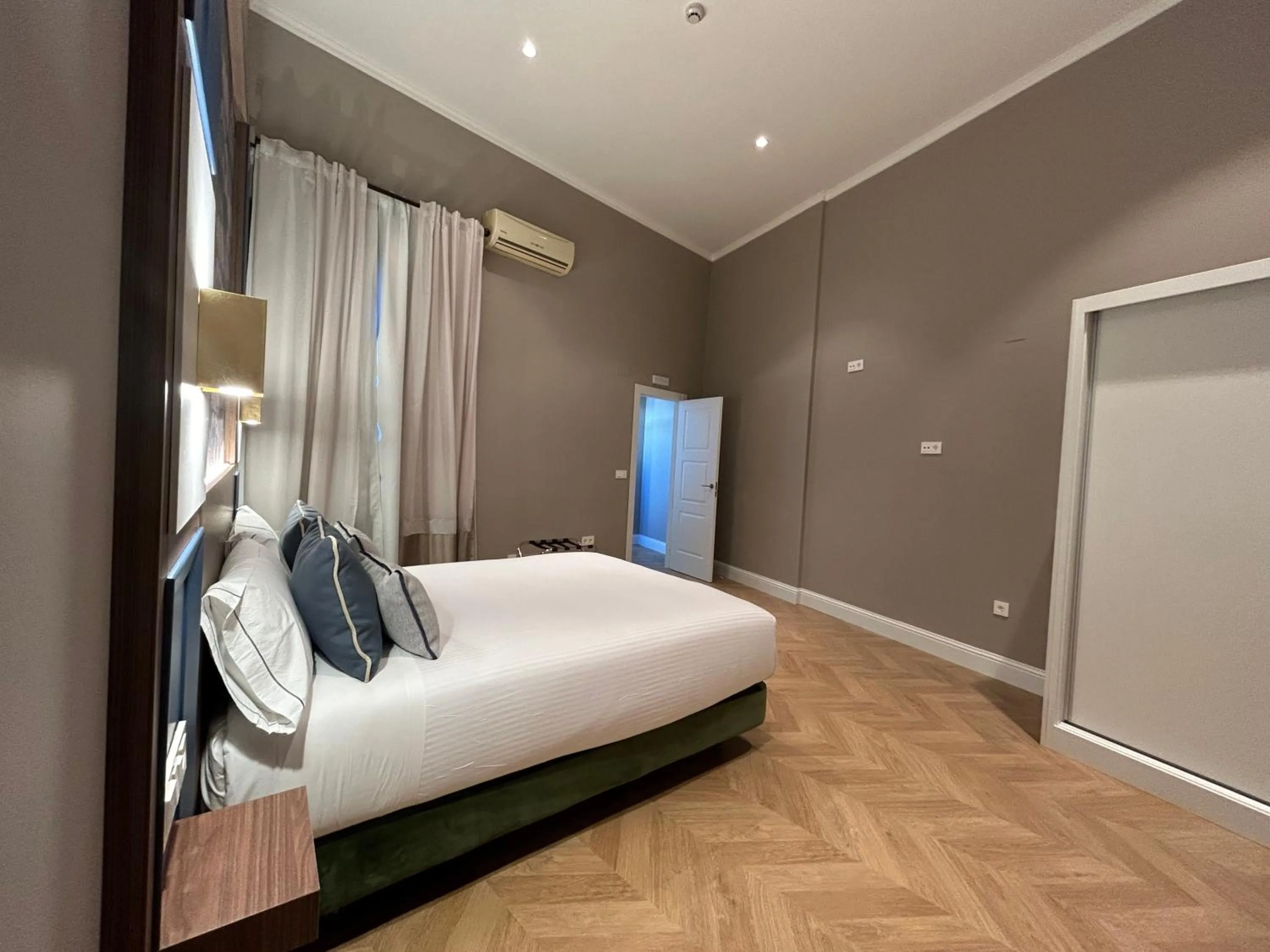 Bedroom, Bed in BiBo Suites Palacio de Portago