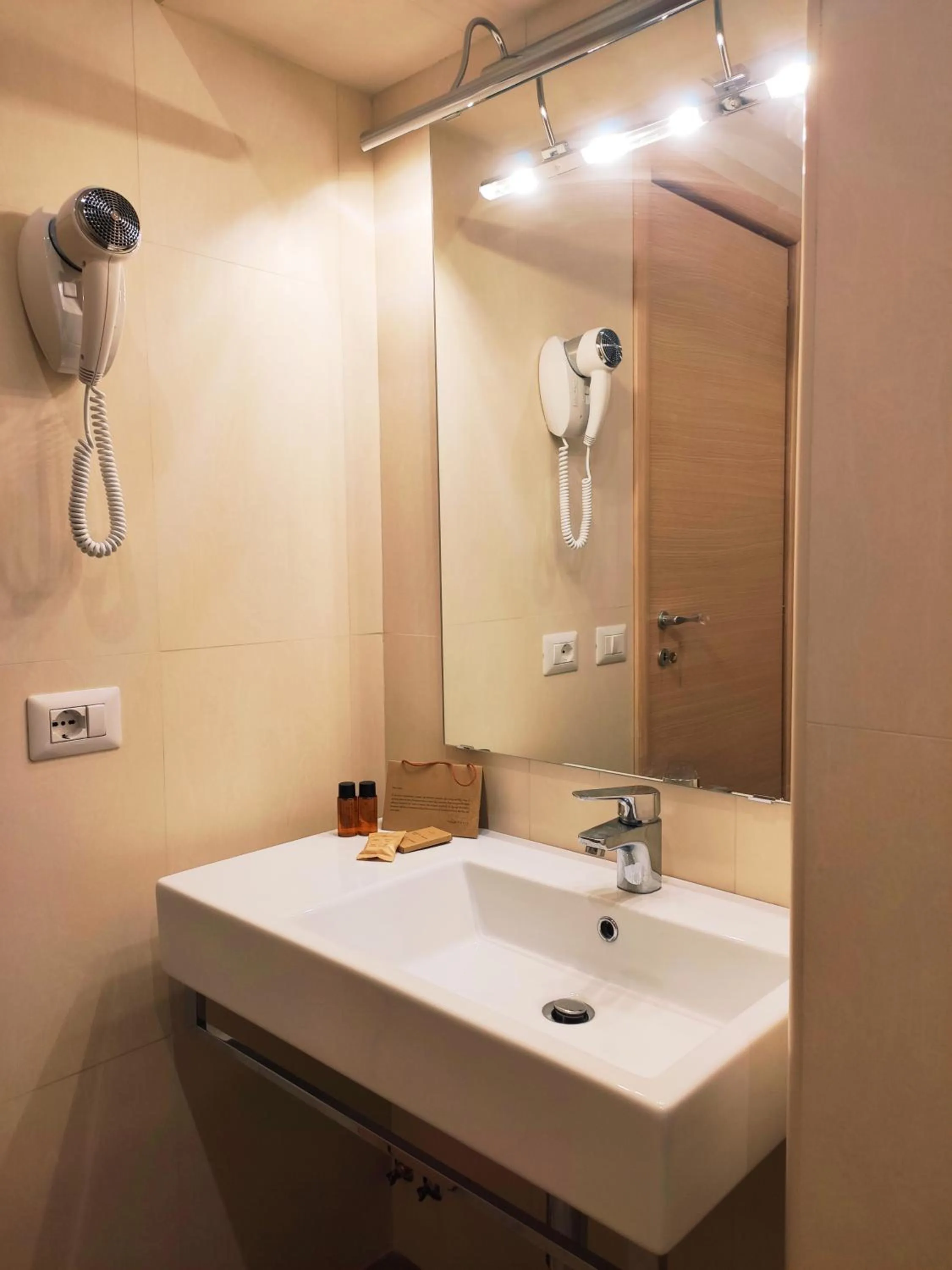 Bathroom in Luxury Suites - Stay Inn Rome Experience