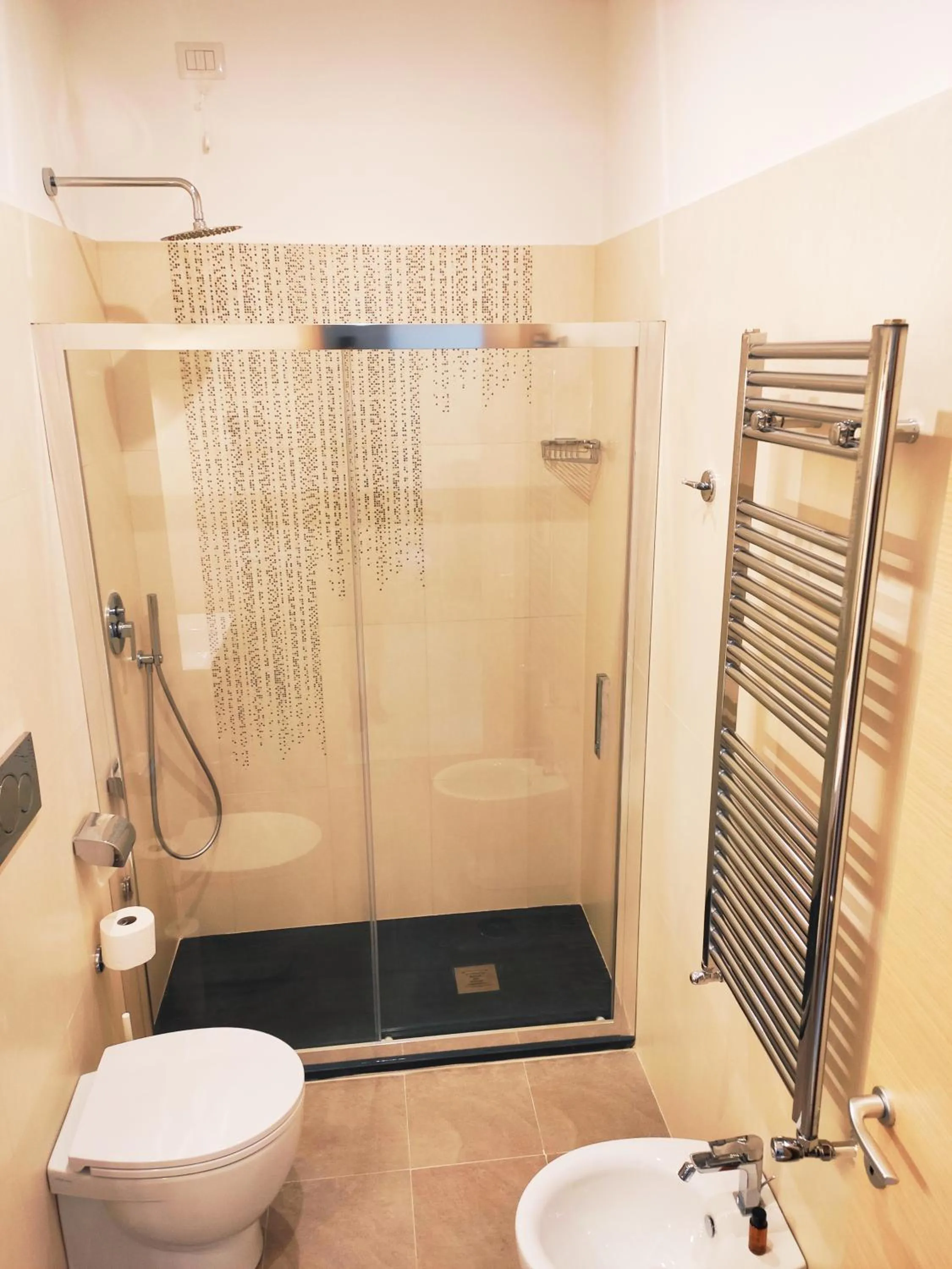 Shower in Luxury Suites - Stay Inn Rome Experience