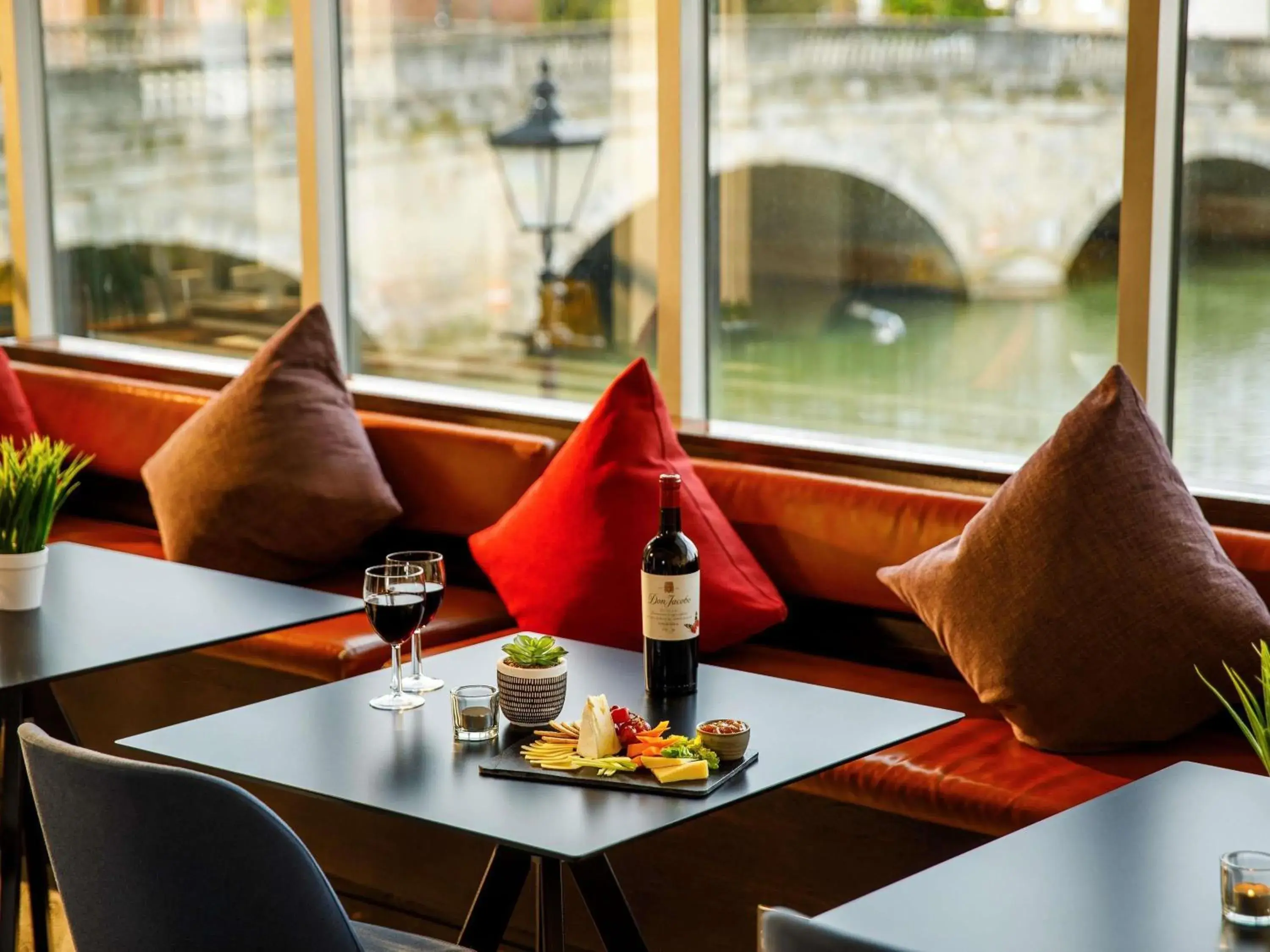 Restaurant/places to eat in Mercure Bedford Centre Hotel Restaurant/places to eat in Mercure Bedford Centre Hotel