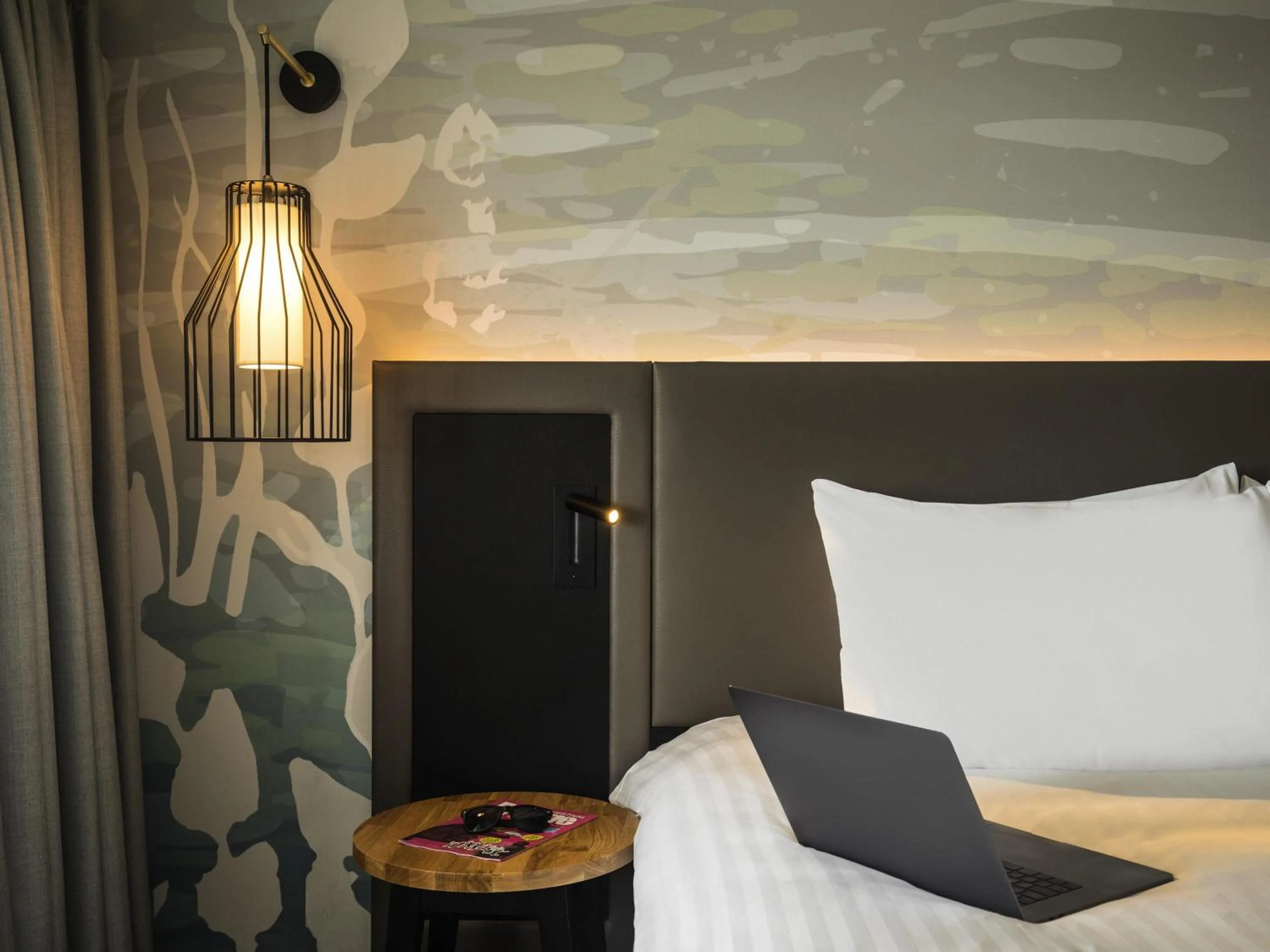 Bedroom, Bed in Mercure Bedford Centre Hotel