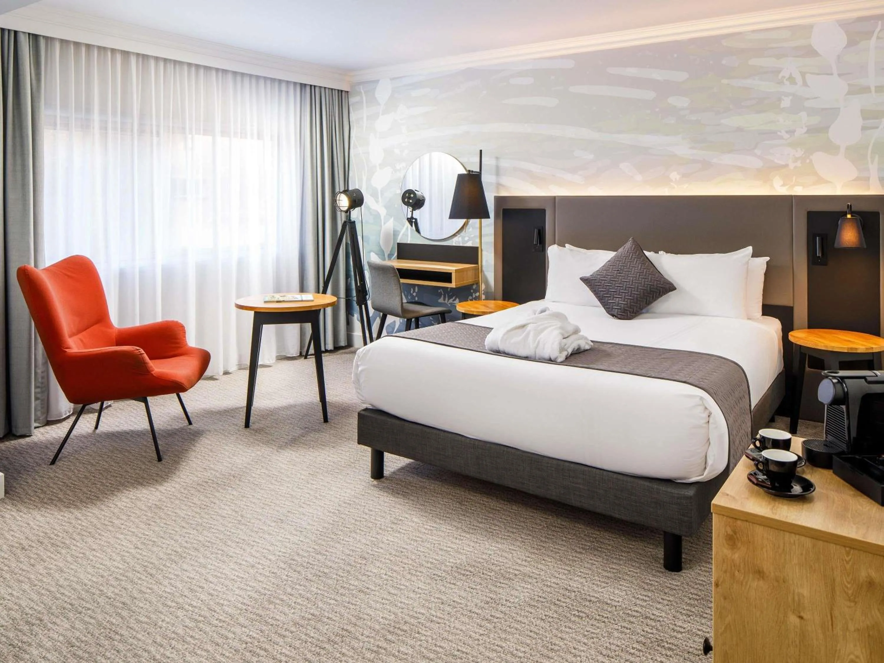 Bedroom, Bed in Mercure Bedford Centre Hotel