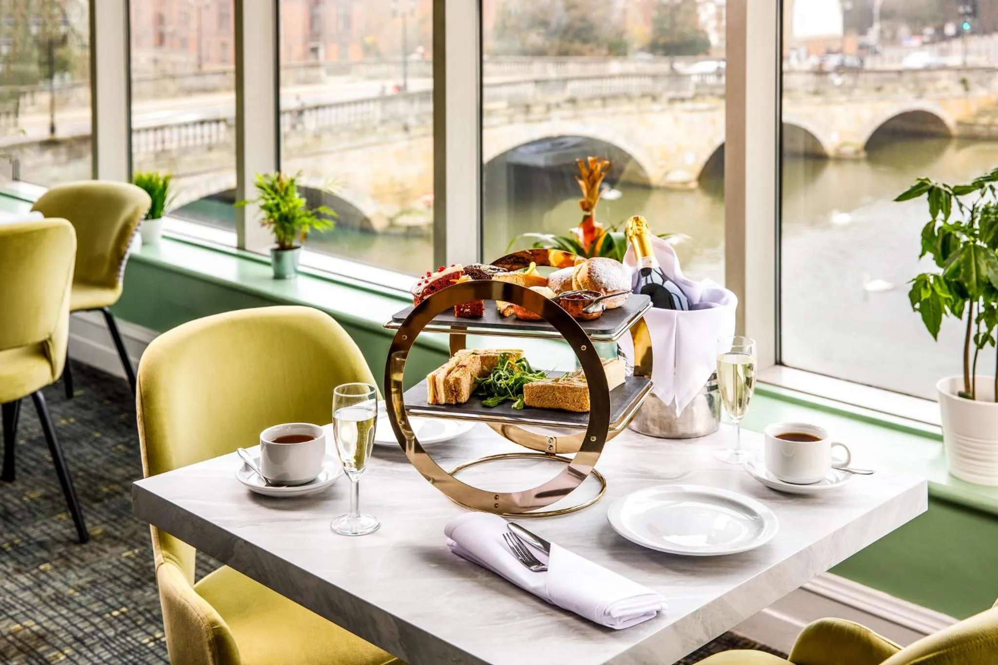 Restaurant/places to eat in Mercure Bedford Centre Hotel