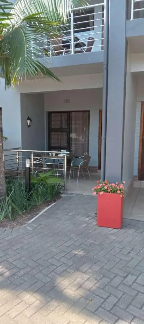 Property building in Shonalanga Lodge