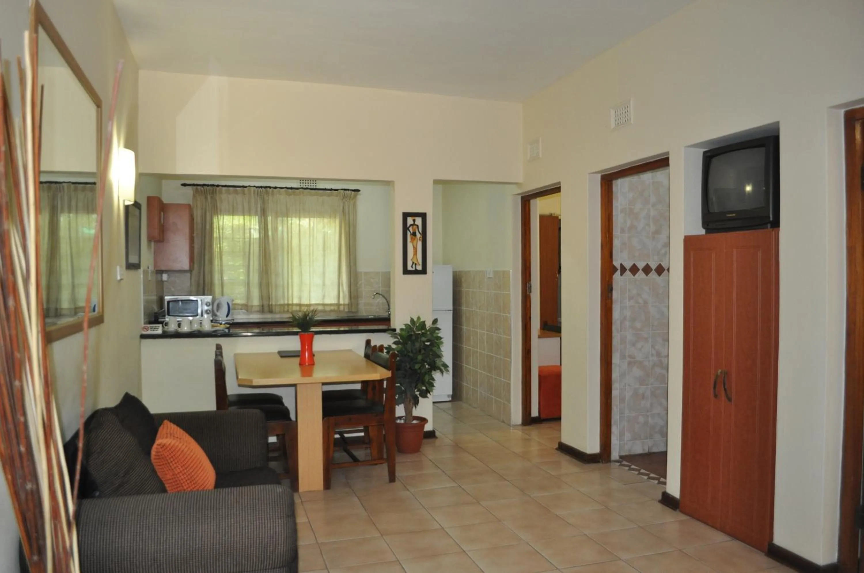 Kitchen or kitchenette in Shonalanga Lodge