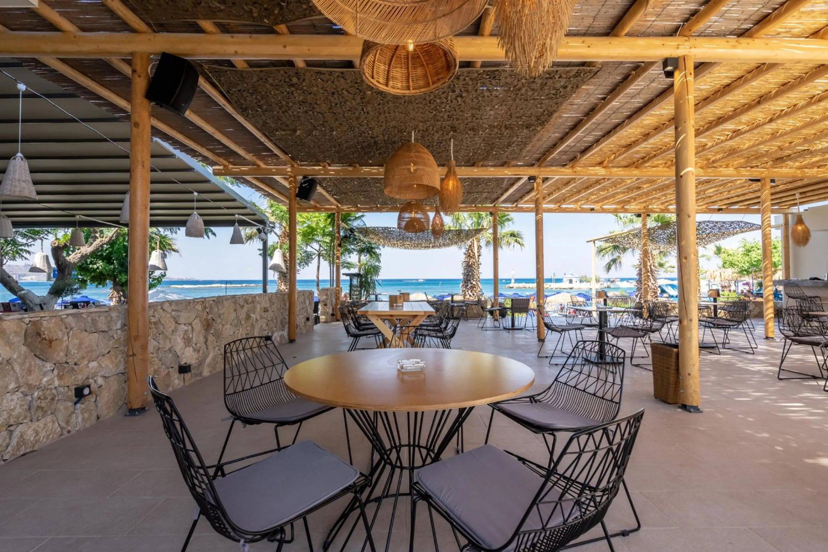 Restaurant/places to eat in Lido Star