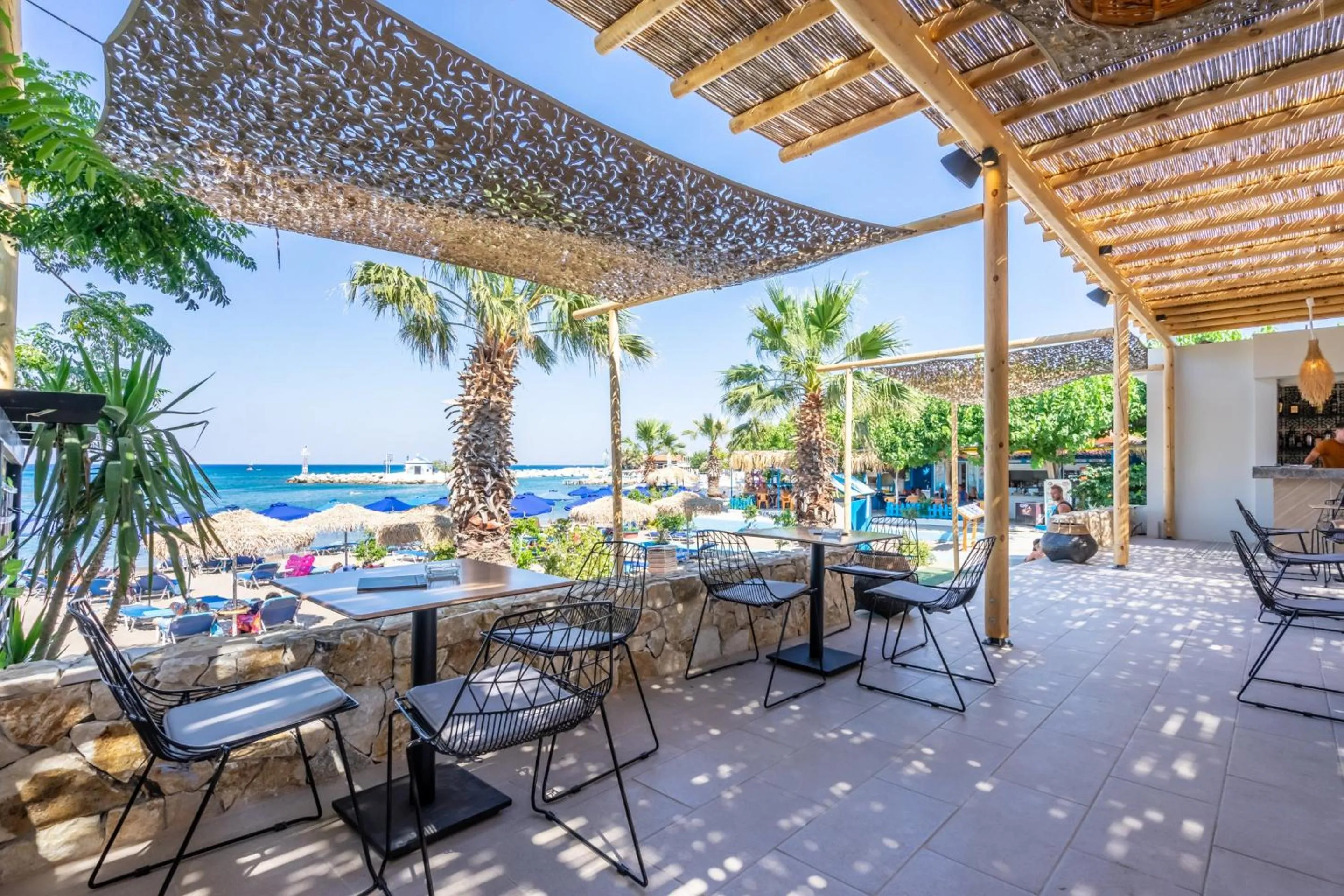 Restaurant/places to eat in Lido Star