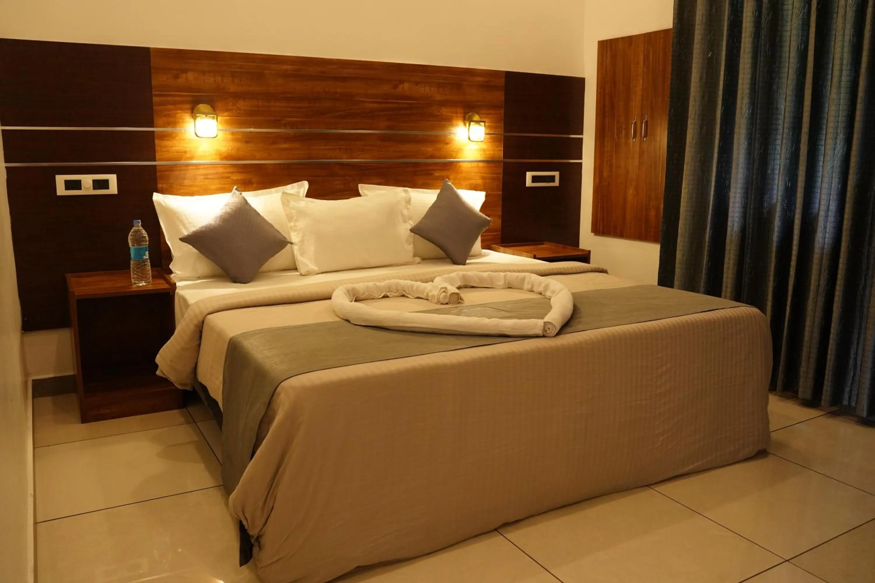 Bed in The wayside cottage Munnar