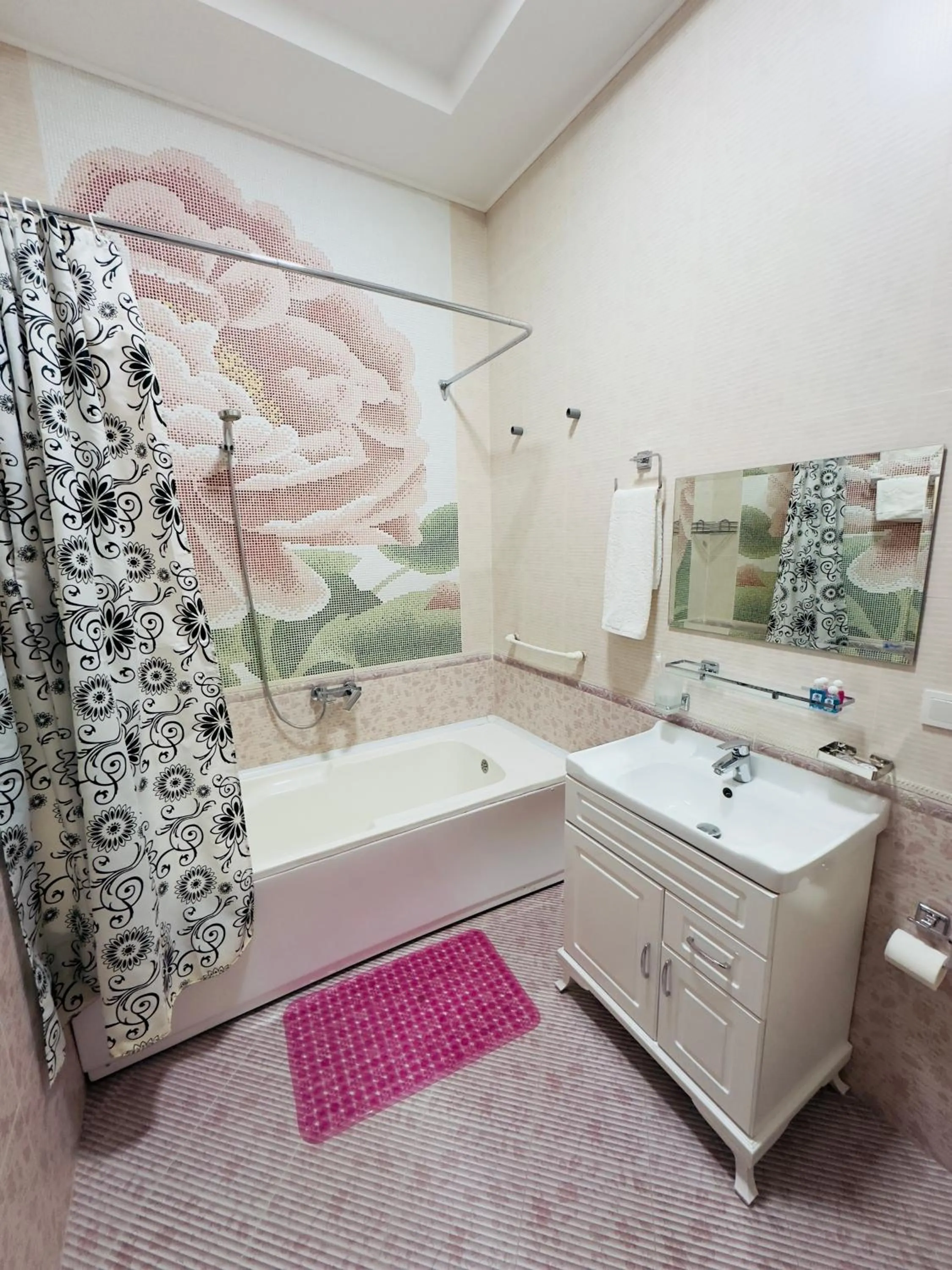 Shower in EMIRS GARDEN Residence