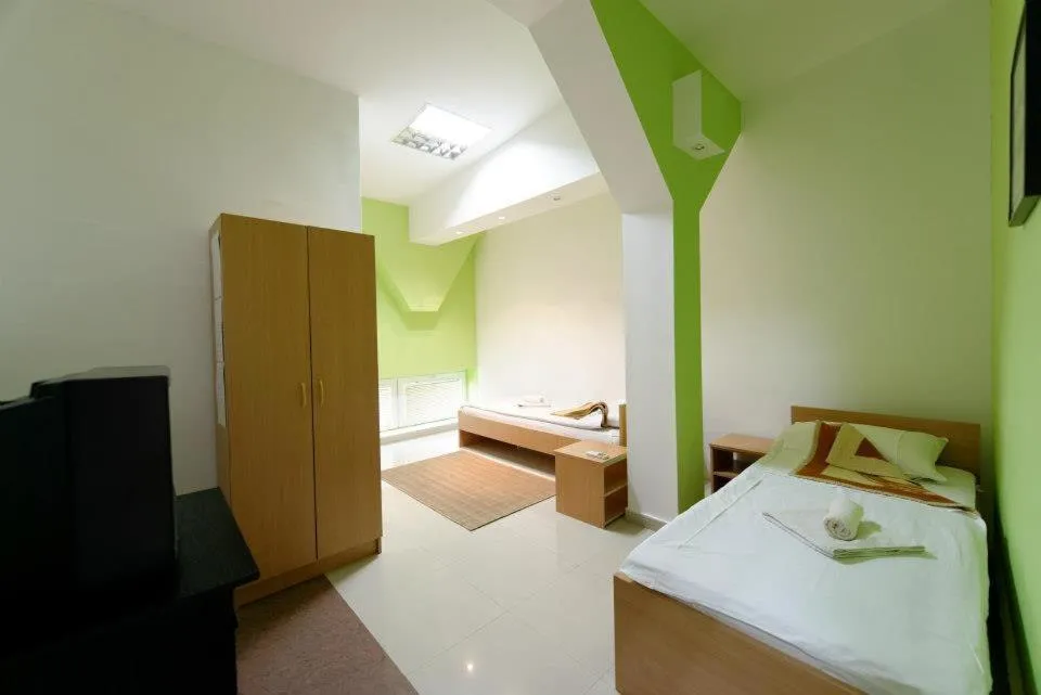 Toilet, Bed in Hostel Paparazzo & Apartmans