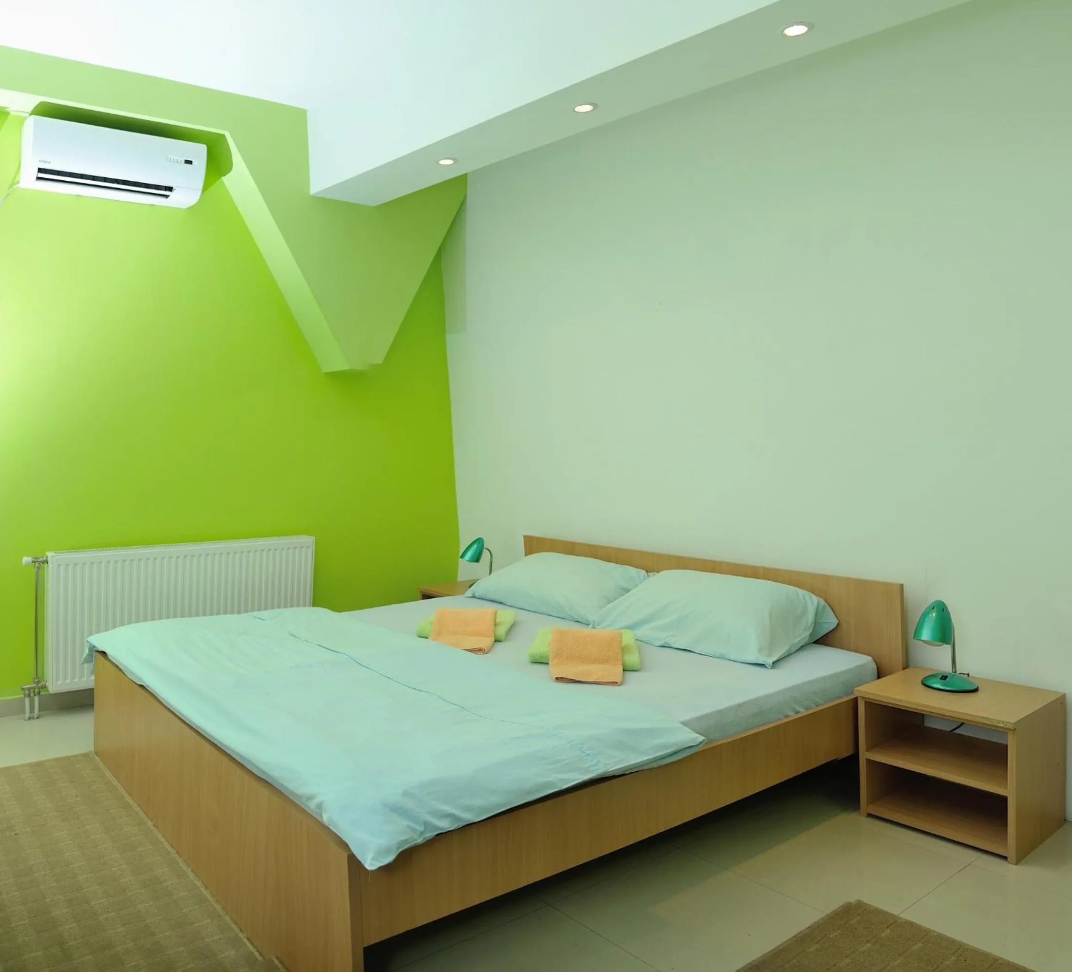 Shower, Bed in Hostel Paparazzo & Apartmans