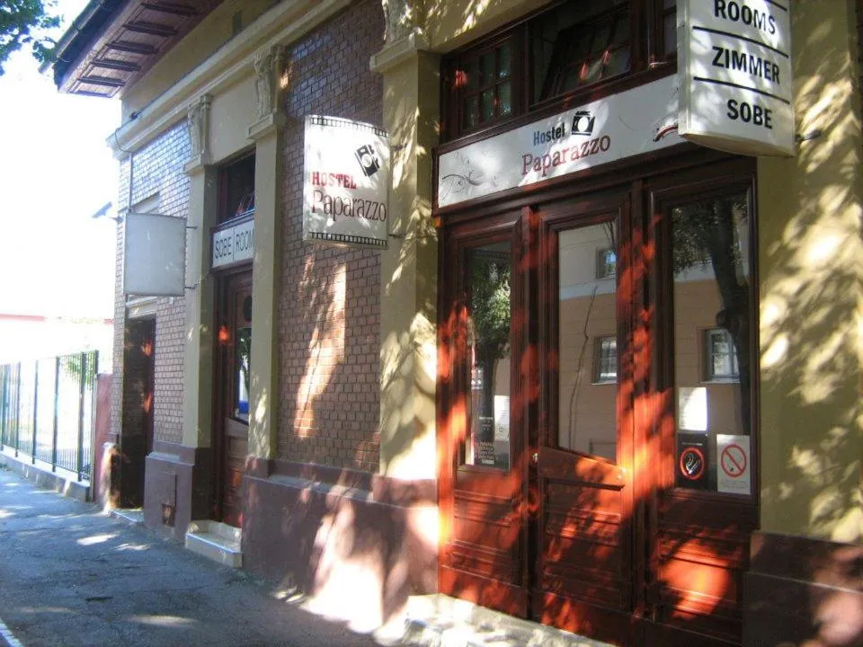 Facade/entrance in Hostel Paparazzo & Apartmans