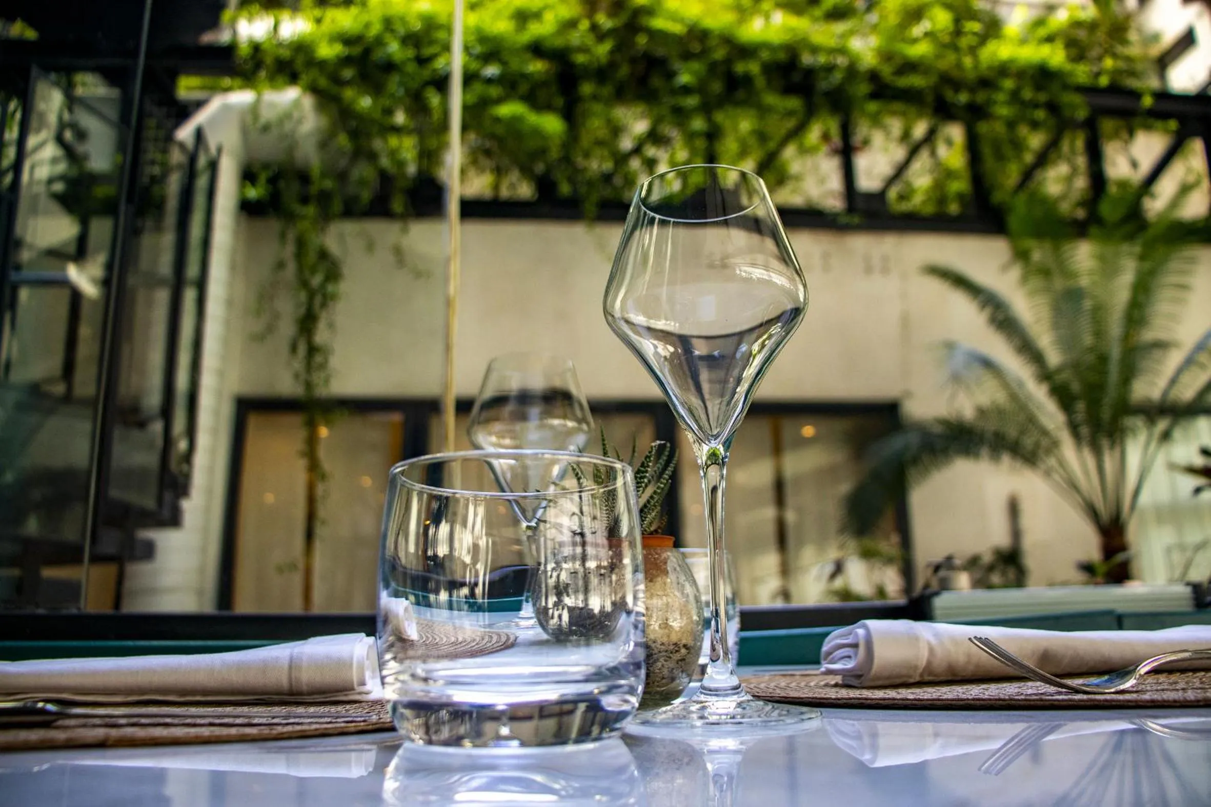 Restaurant/places to eat in Le Louvre Hotel & Spa