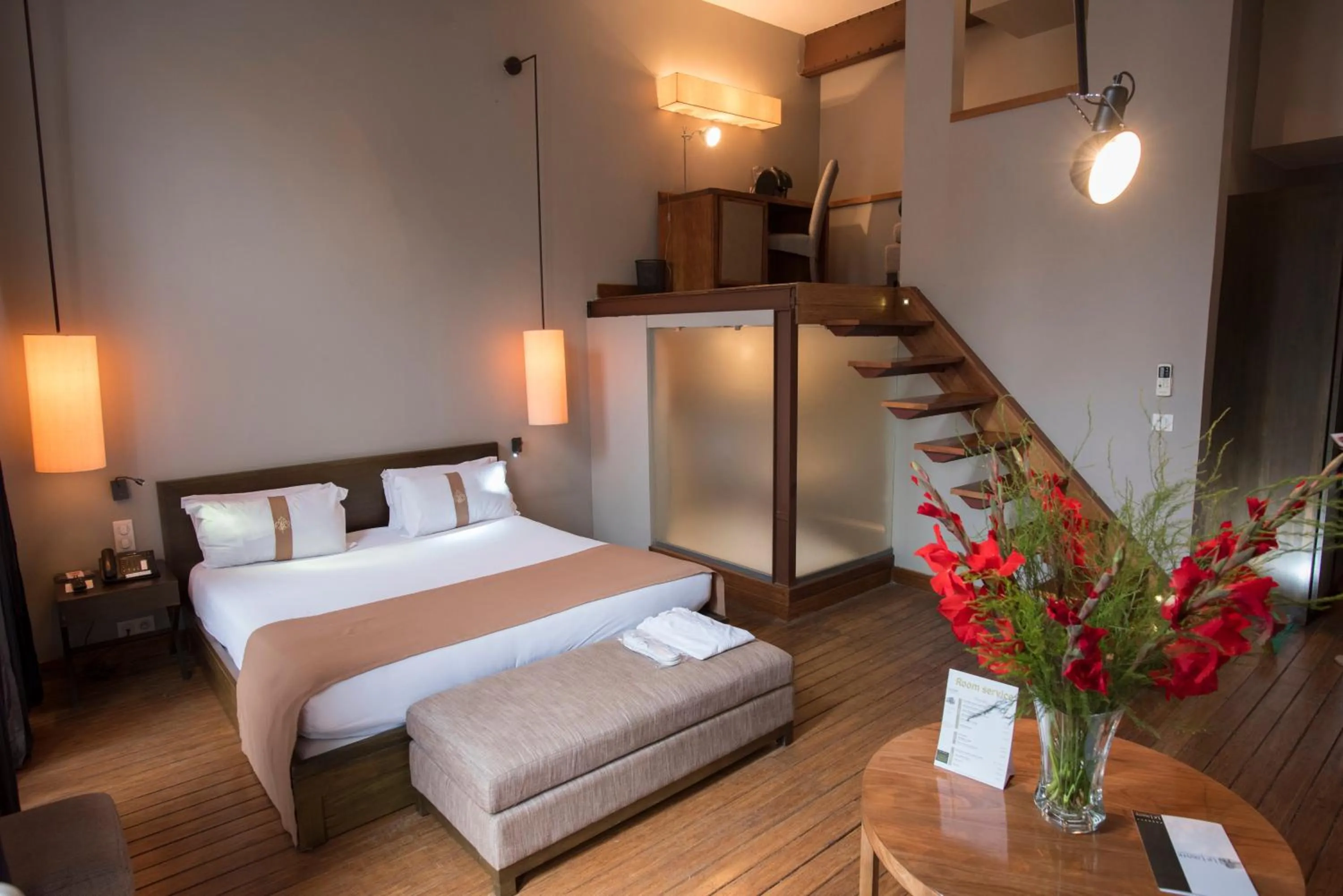 Bedroom, Bed in Le Louvre Hotel & Spa