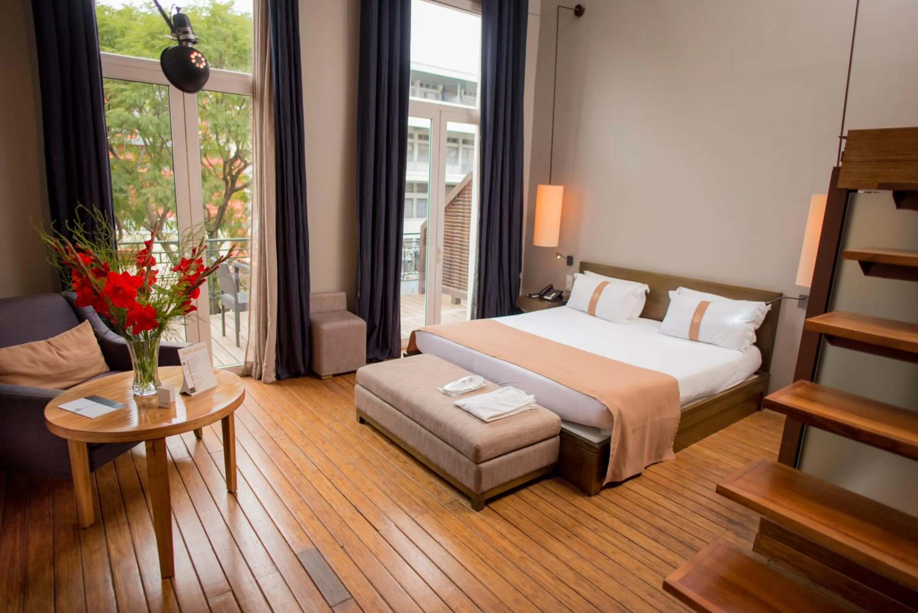 Bedroom, Bed in Le Louvre Hotel & Spa