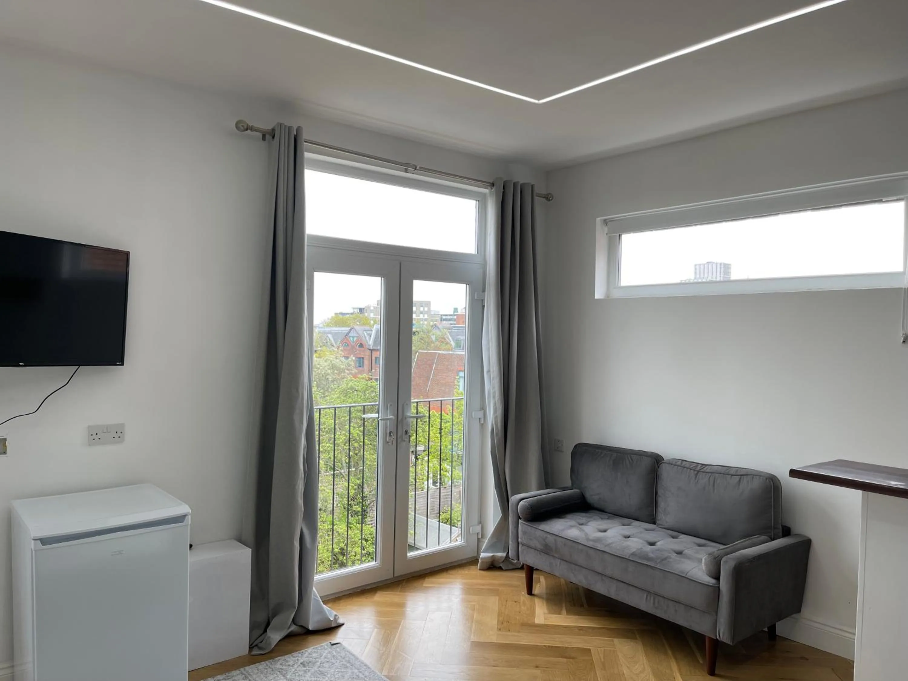 London Studios and Suites