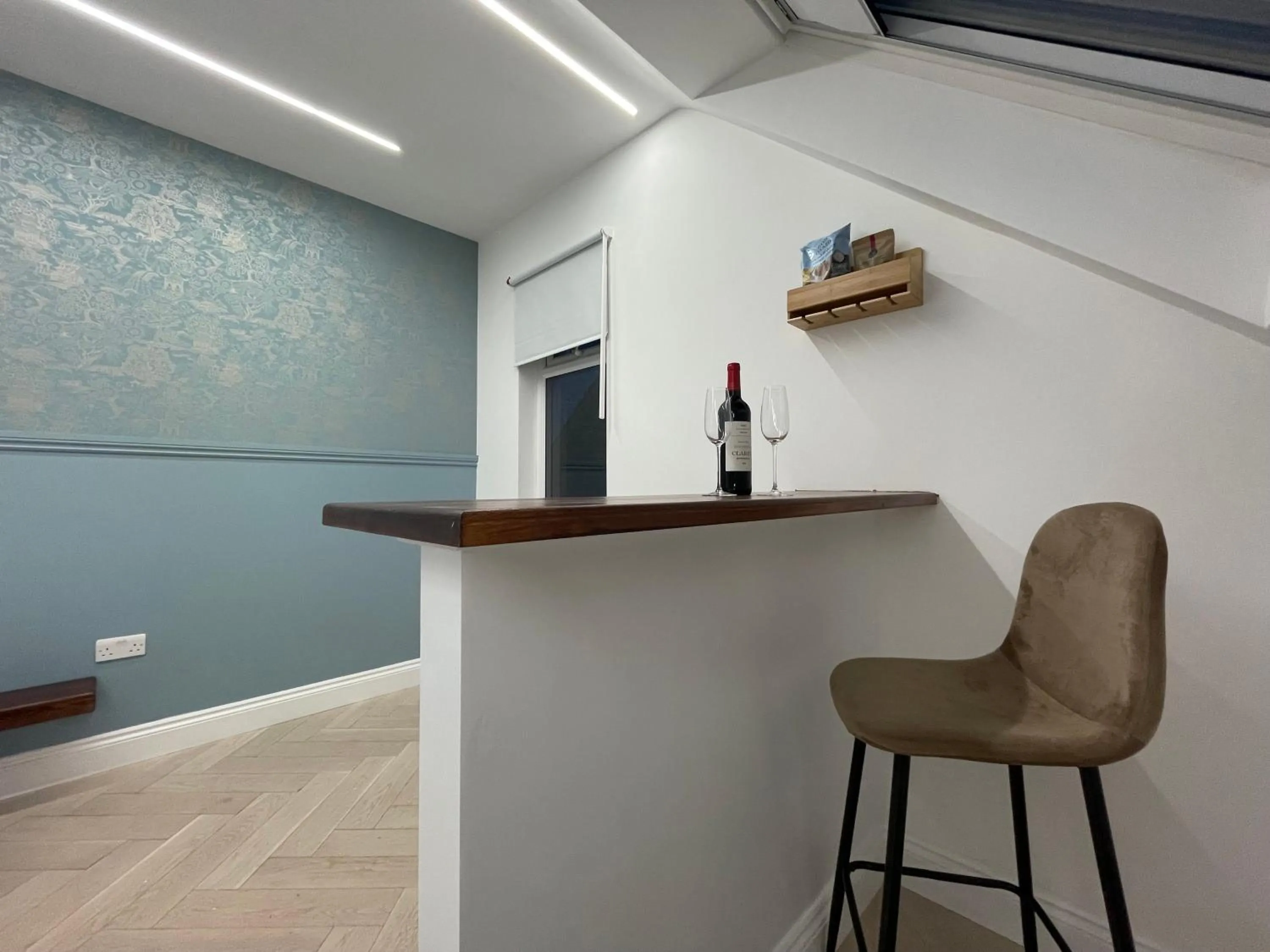 London Studios and Suites