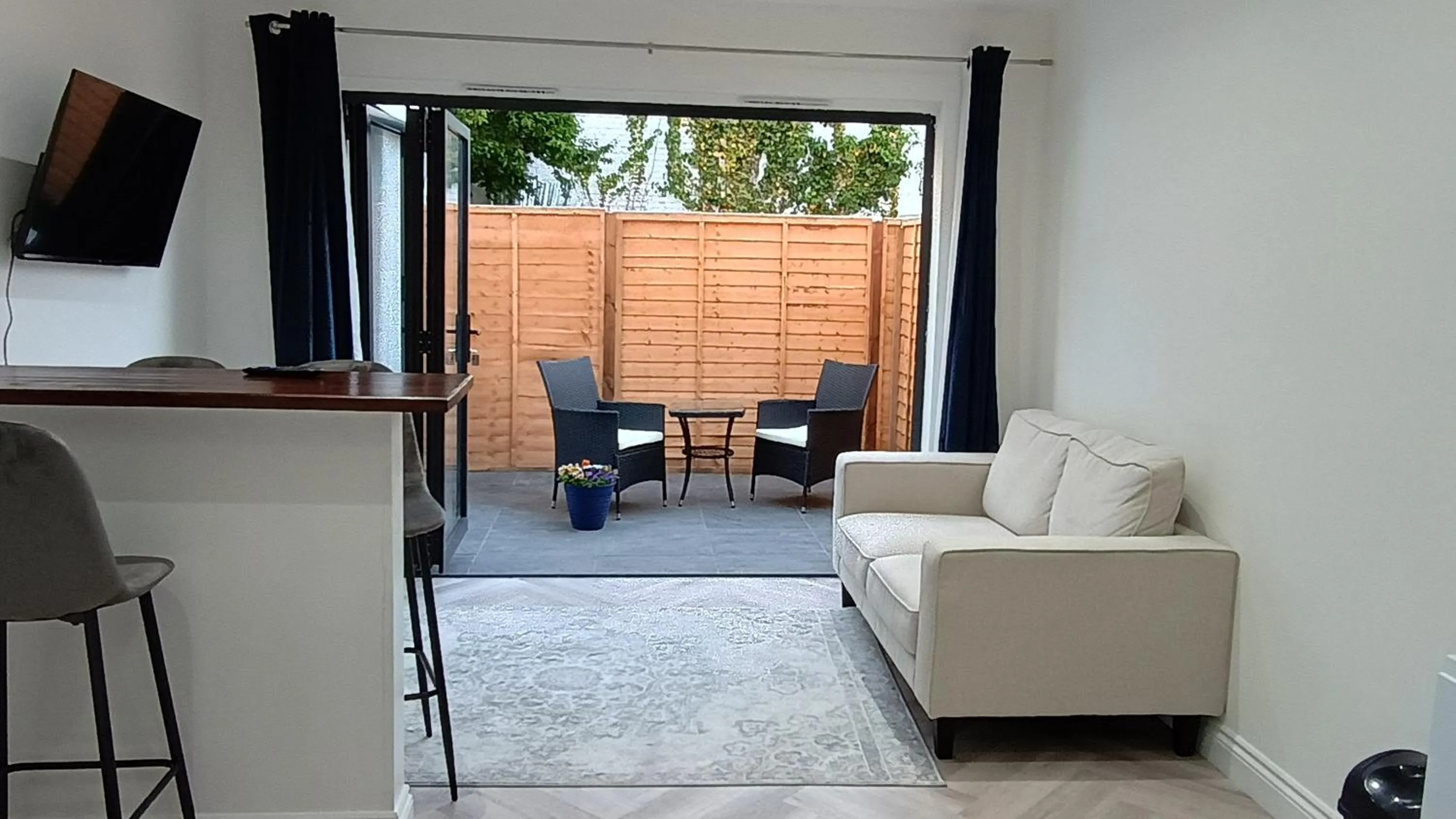 London Studios and Suites