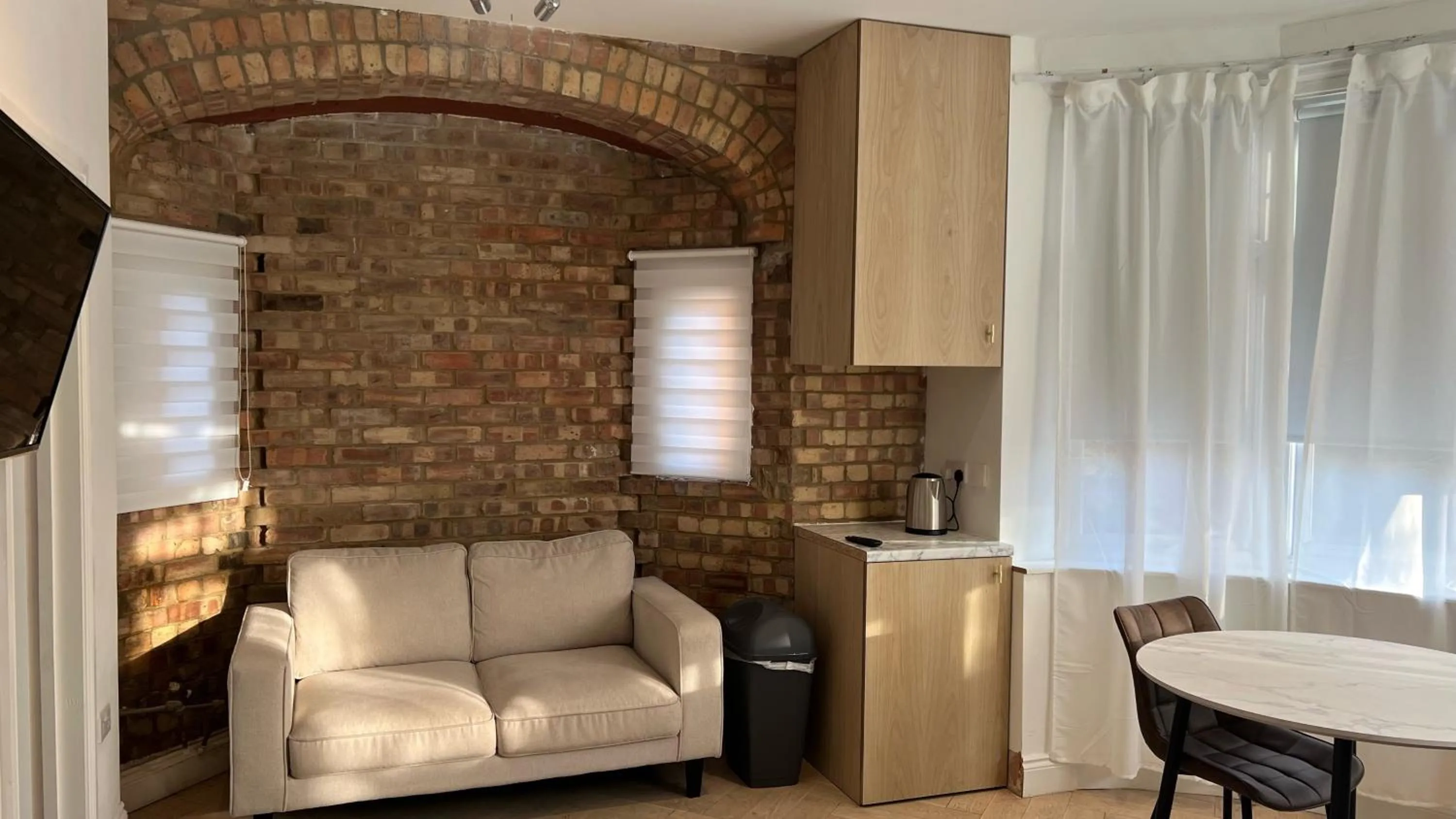 London Studios and Suites