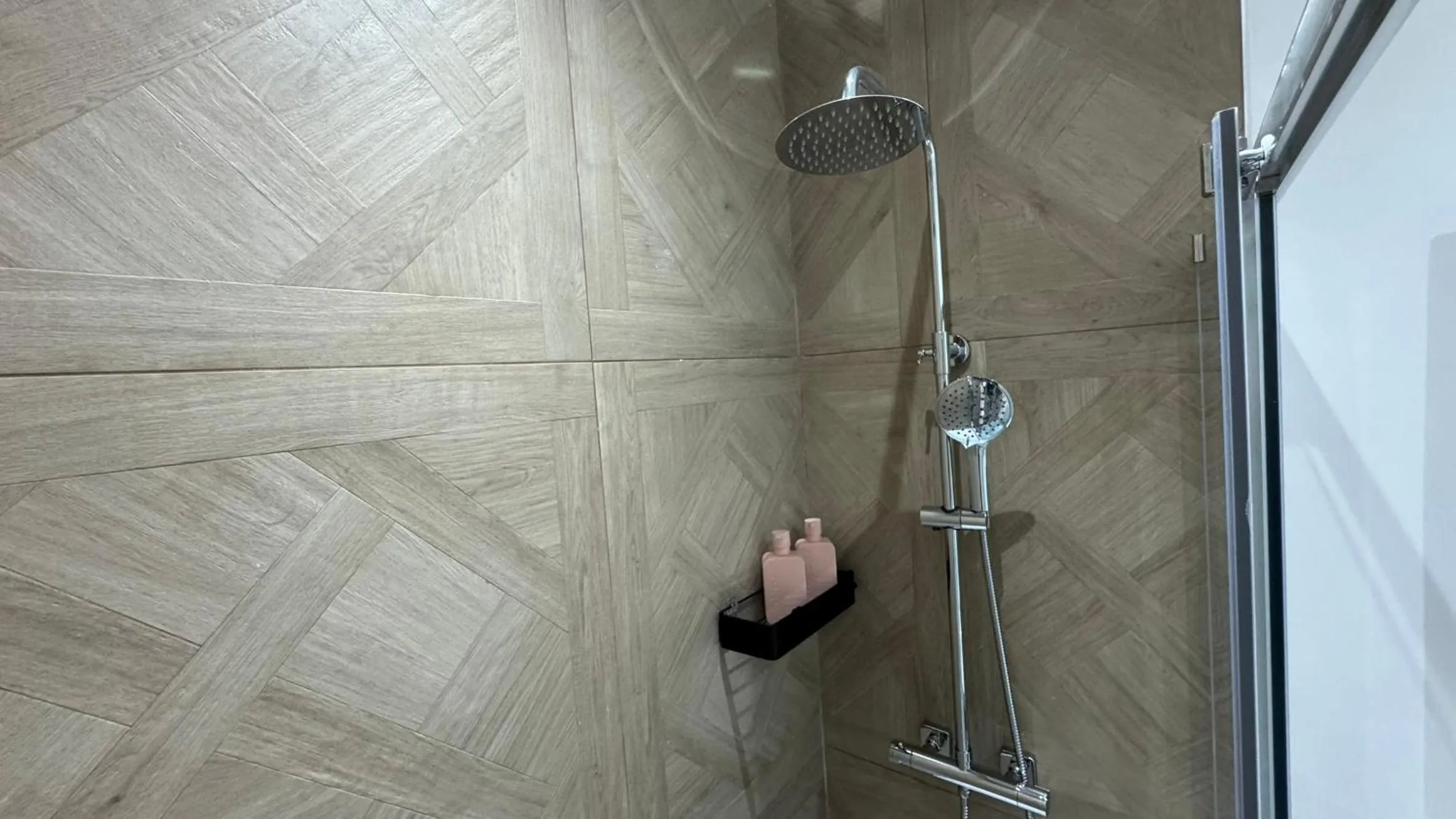 London Studios and Suites