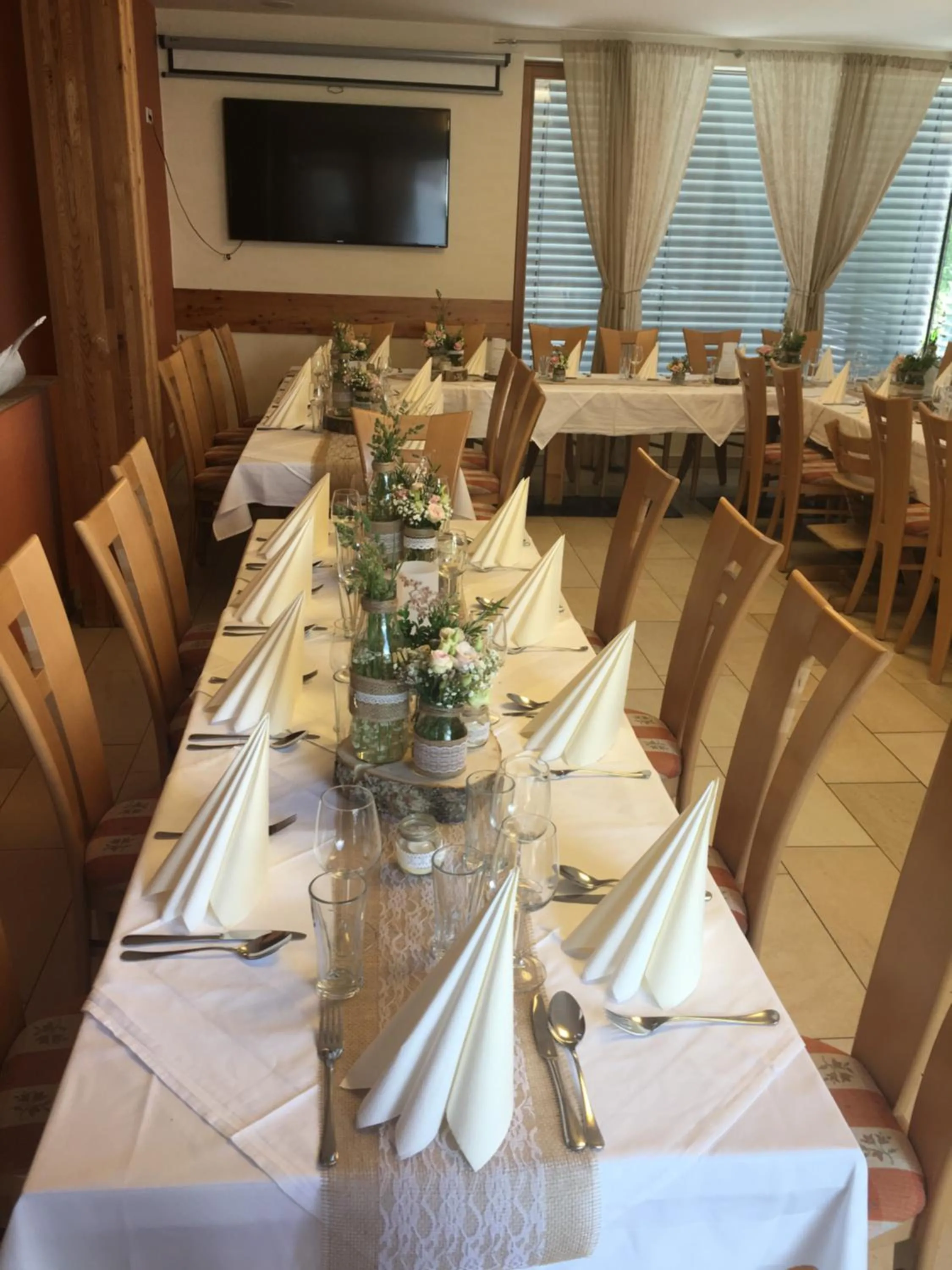 Restaurant/places to eat in Zistelberghof