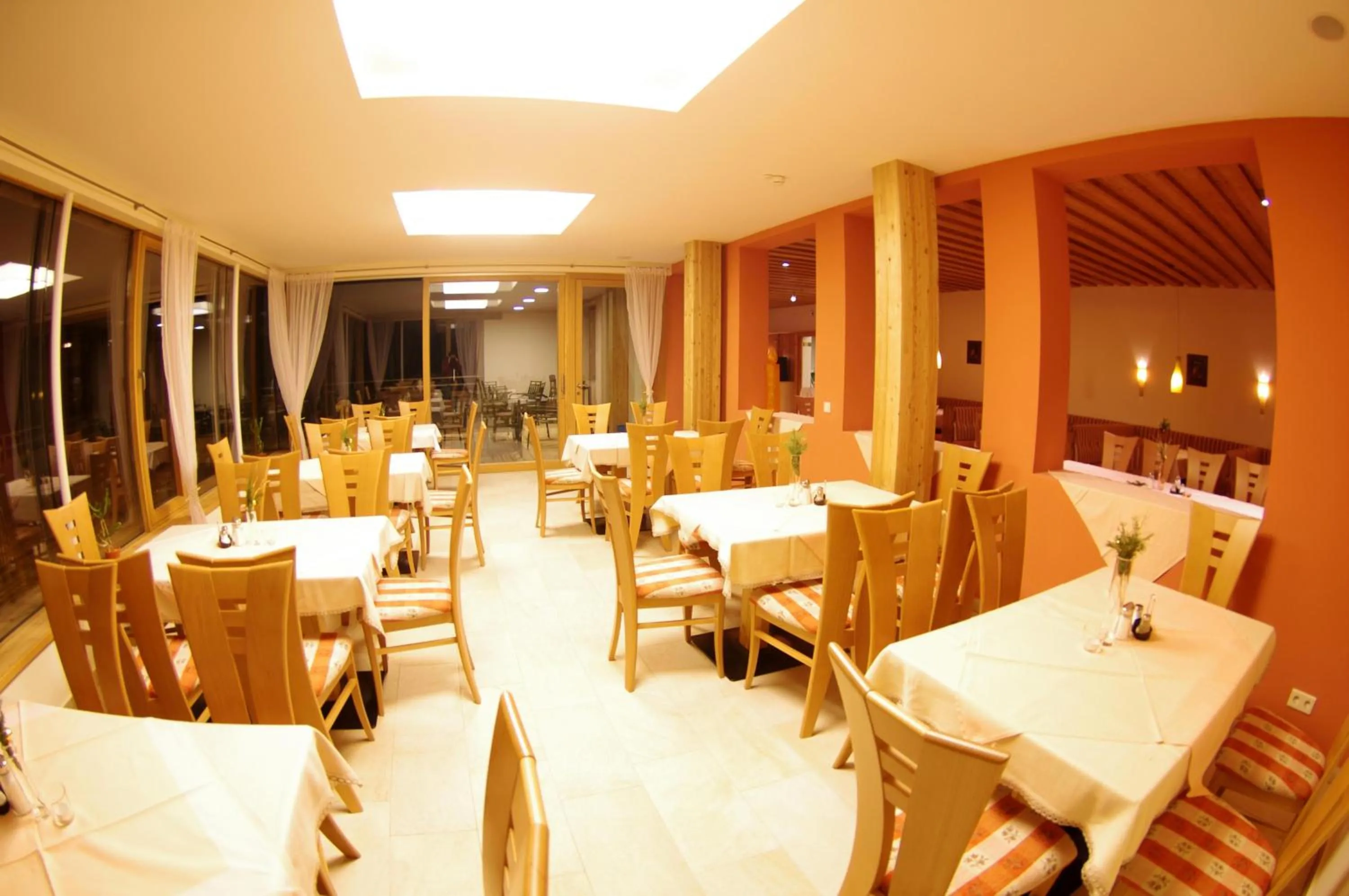 Restaurant/places to eat in Zistelberghof