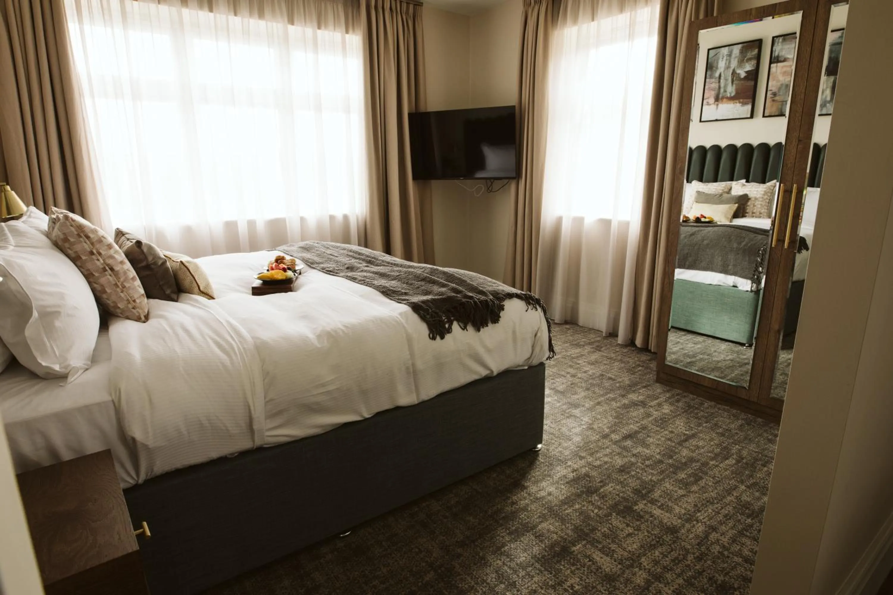 Photo of the whole room, Bed in The Hillbrook Hotel & Spa - Sherborne