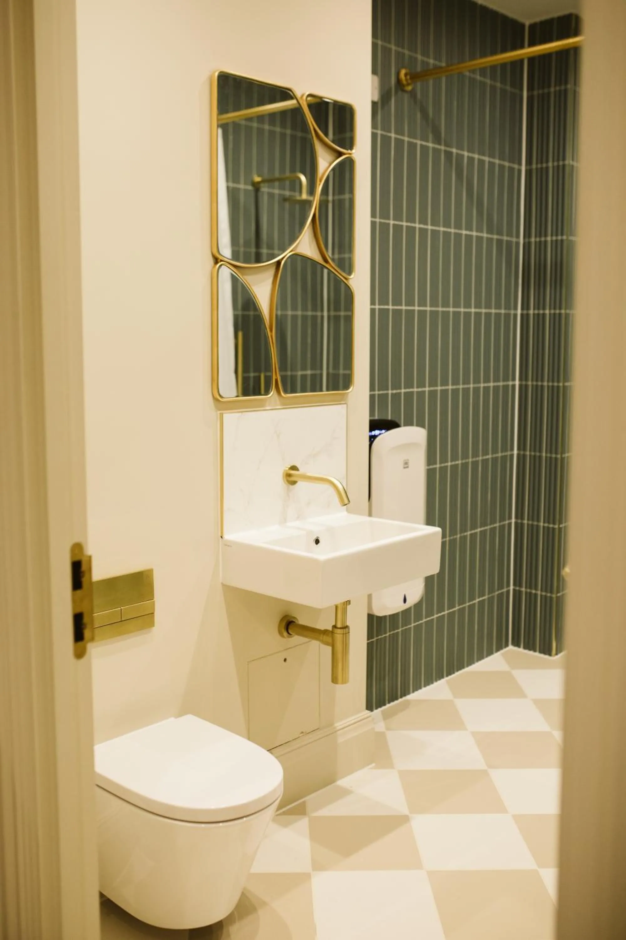 Shower in The Hillbrook Hotel & Spa - Sherborne