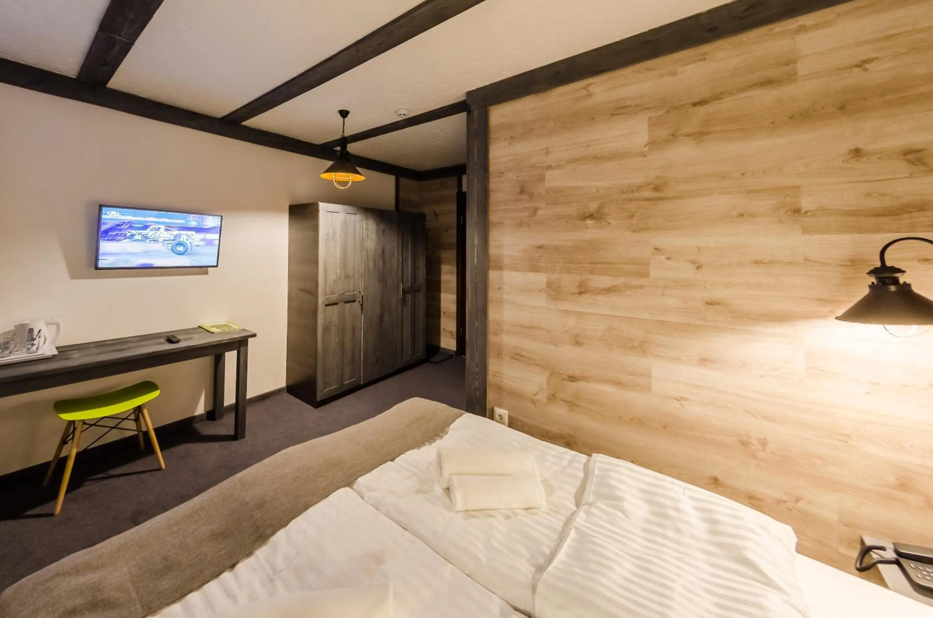 Photo of the whole room, Bed in Chalet CrepDeChine Hotel