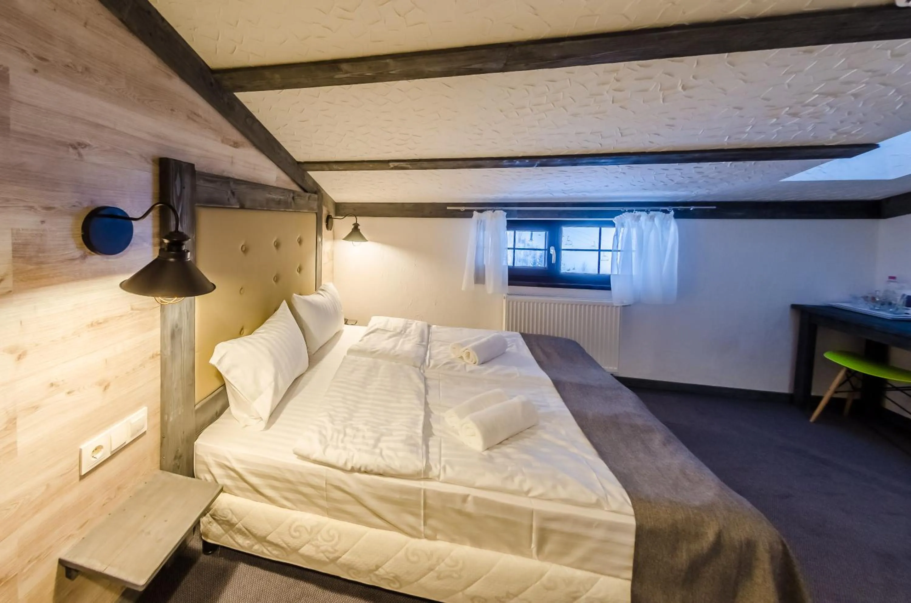 Photo of the whole room, Bed in Chalet CrepDeChine Hotel