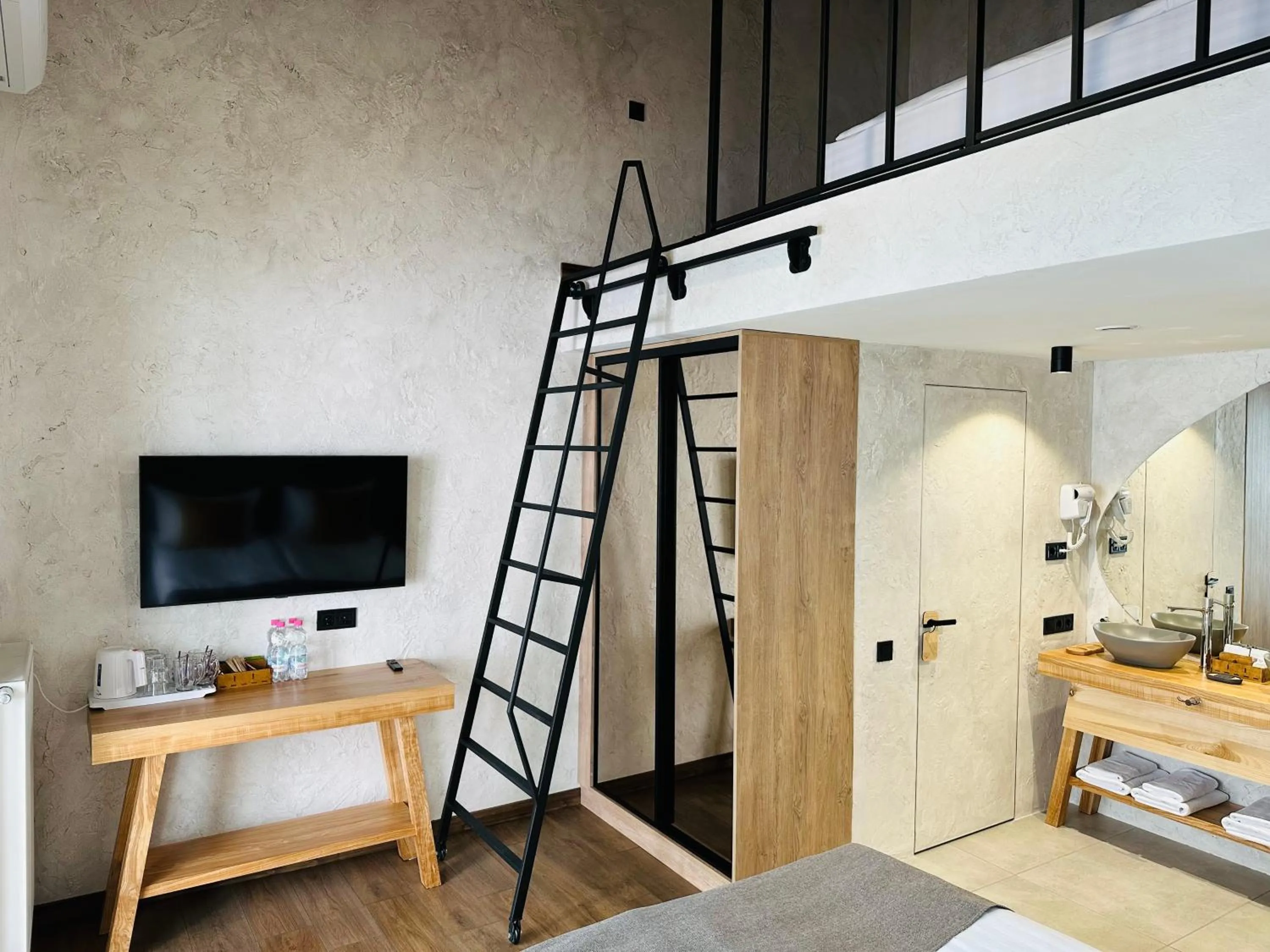 View (from property/room), Bed in Chalet CrepDeChine Hotel