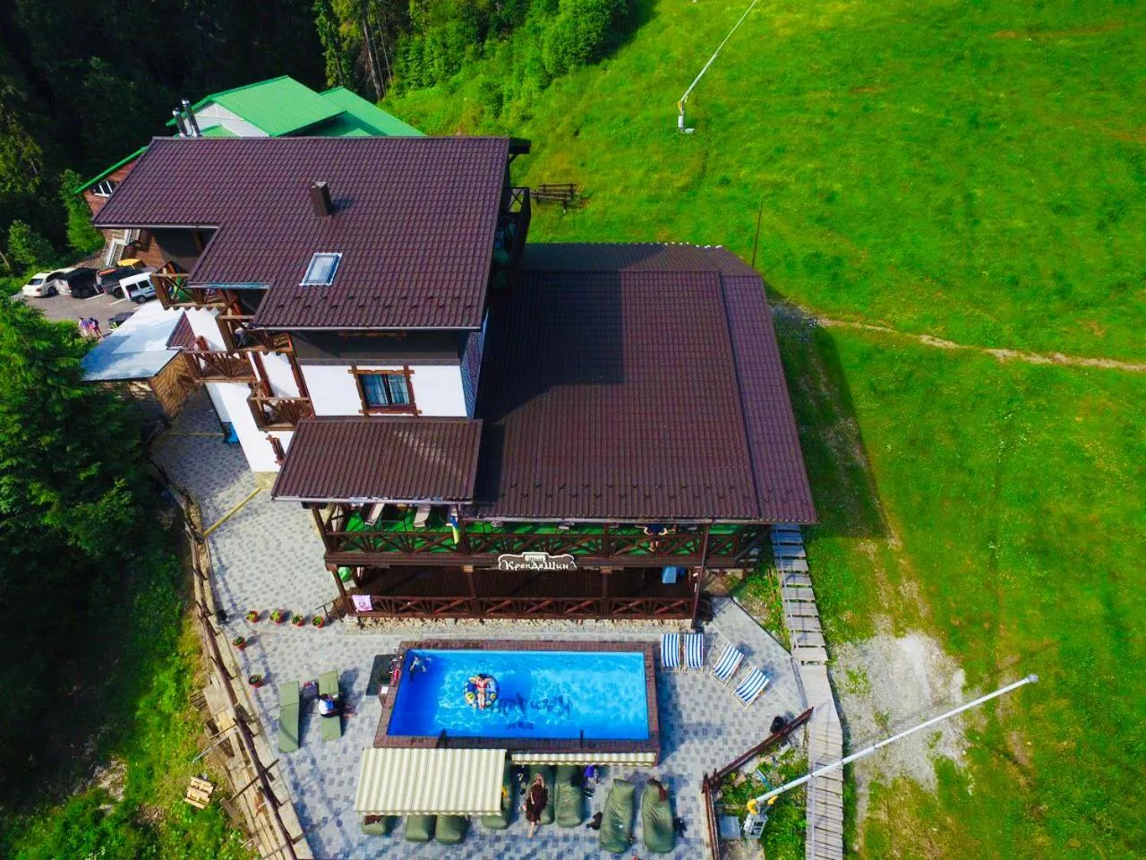 Swimming pool in Chalet CrepDeChine Hotel