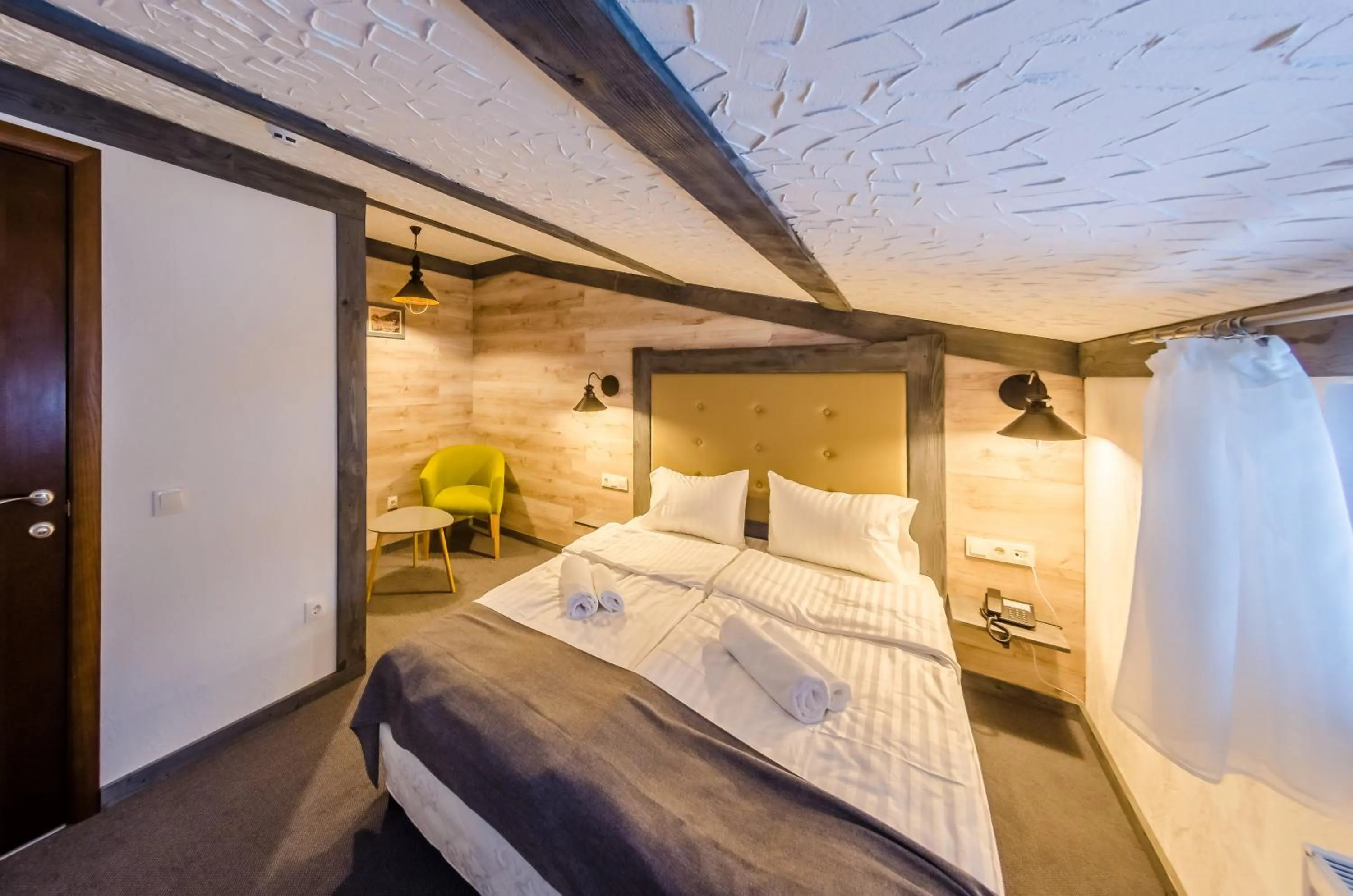 Photo of the whole room, Bed in Chalet CrepDeChine Hotel