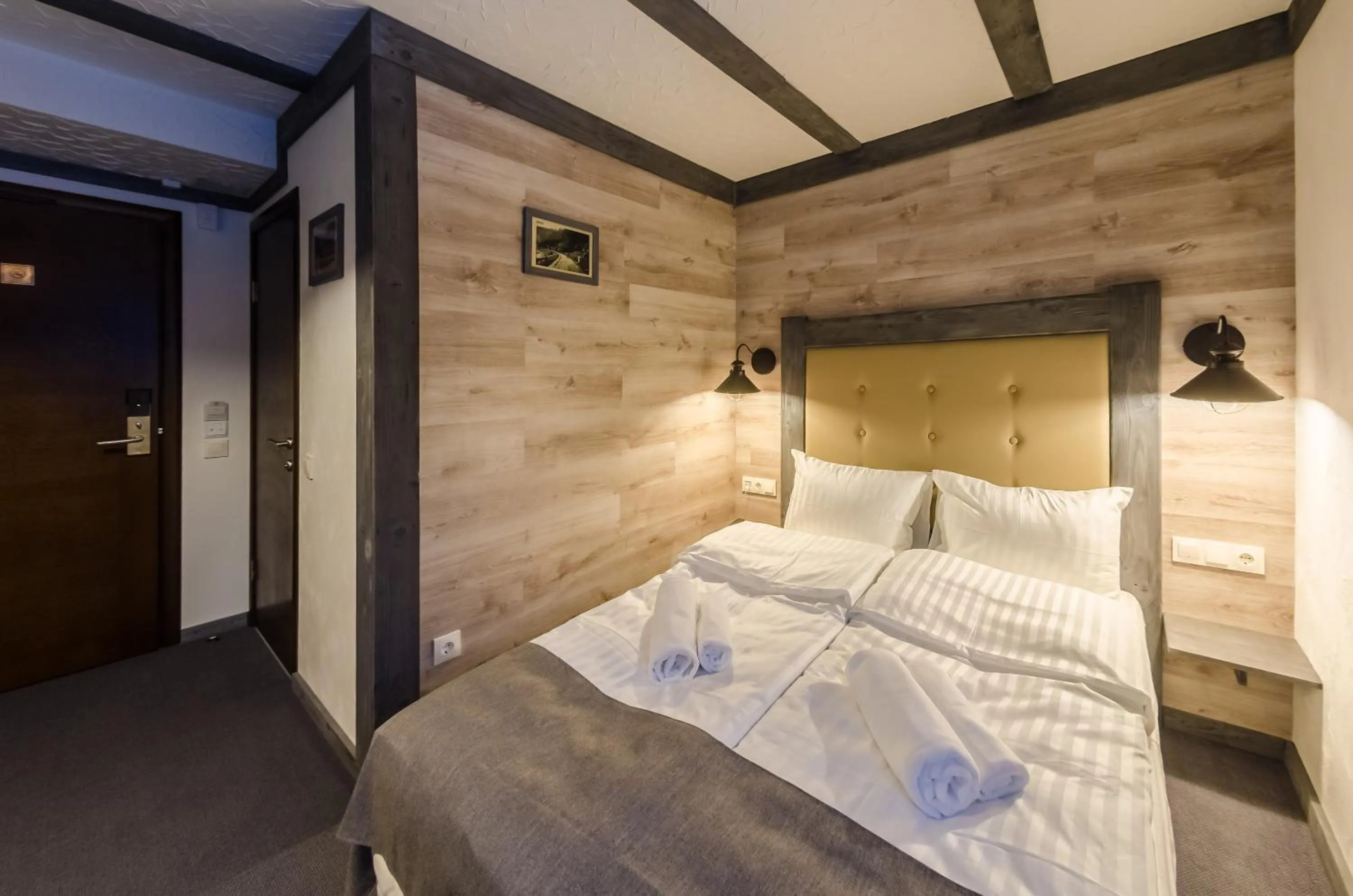 Photo of the whole room, Bed in Chalet CrepDeChine Hotel