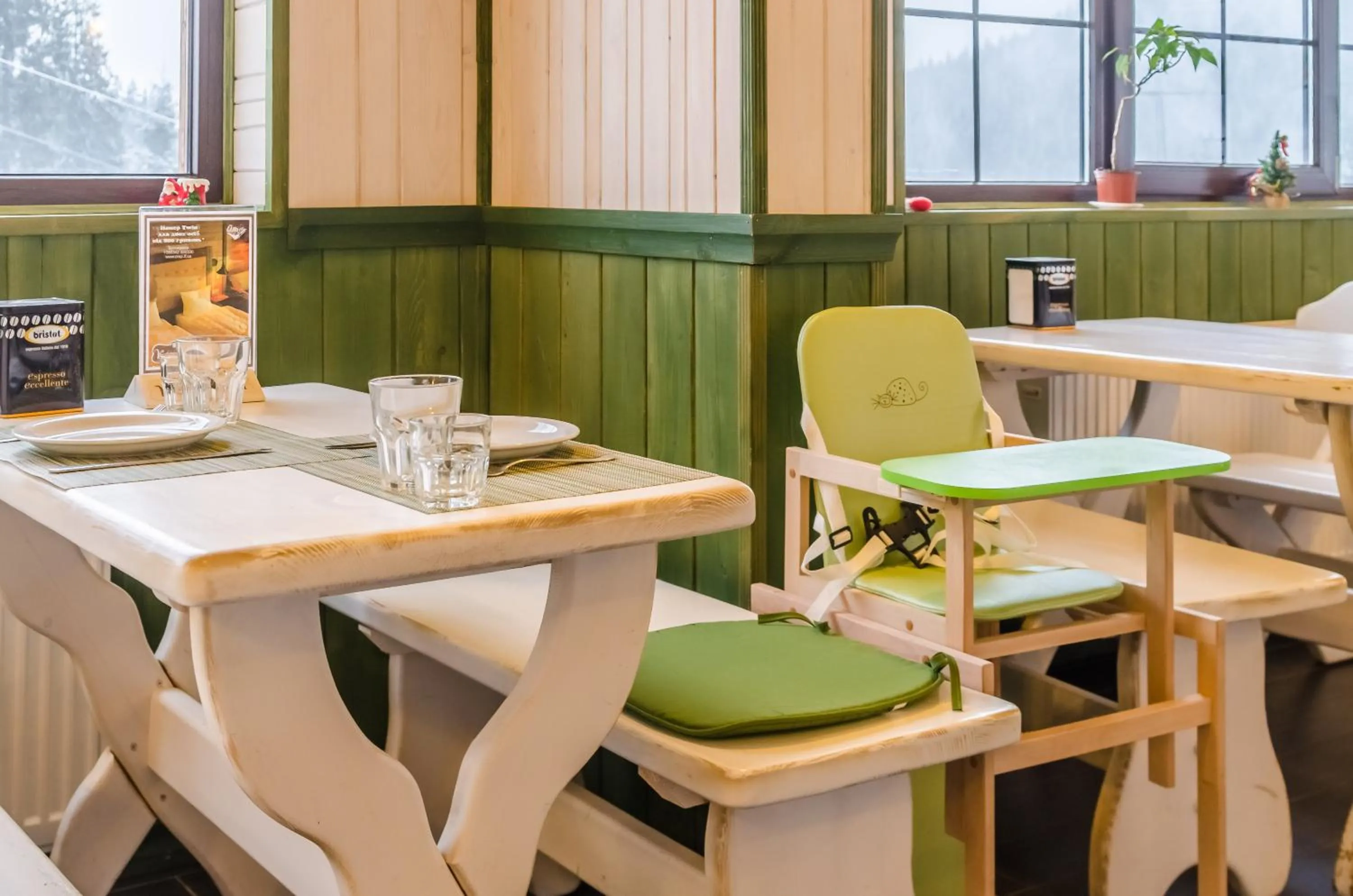 Food and drinks in Chalet CrepDeChine Hotel