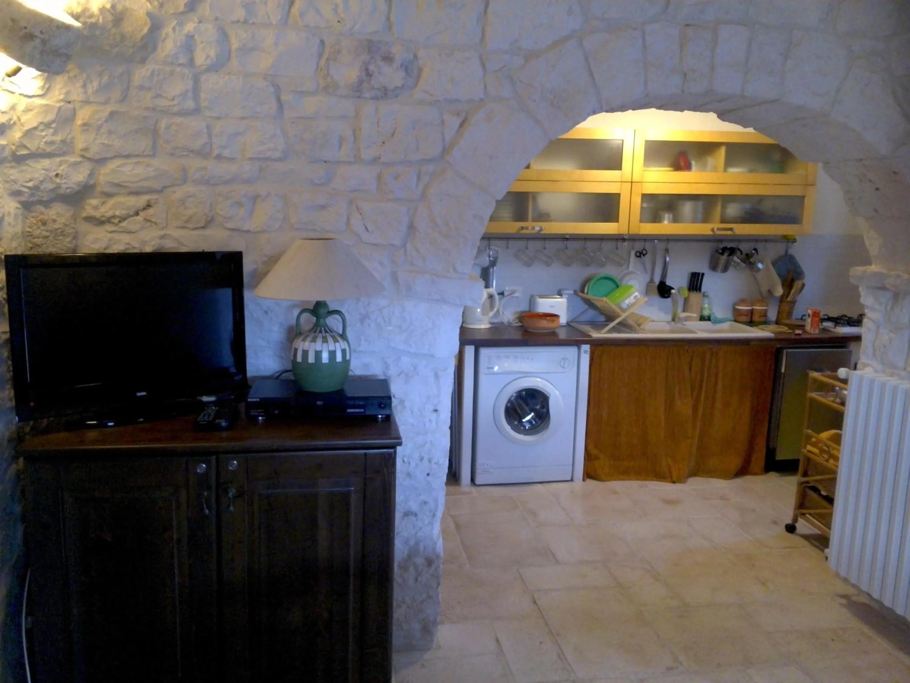 Kitchen or kitchenette in Villa Trullo Panorama