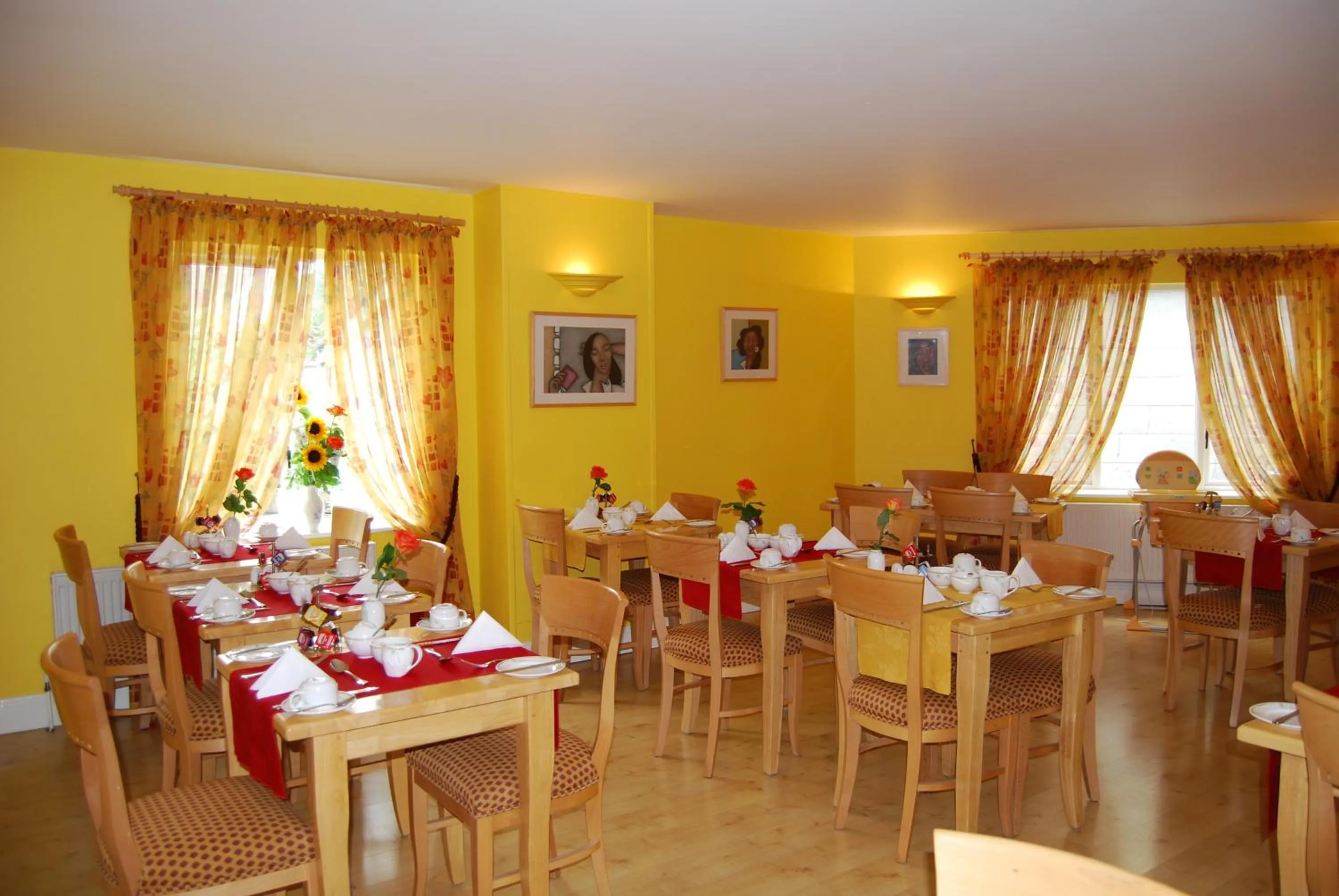 Restaurant/places to eat in Fanad House
