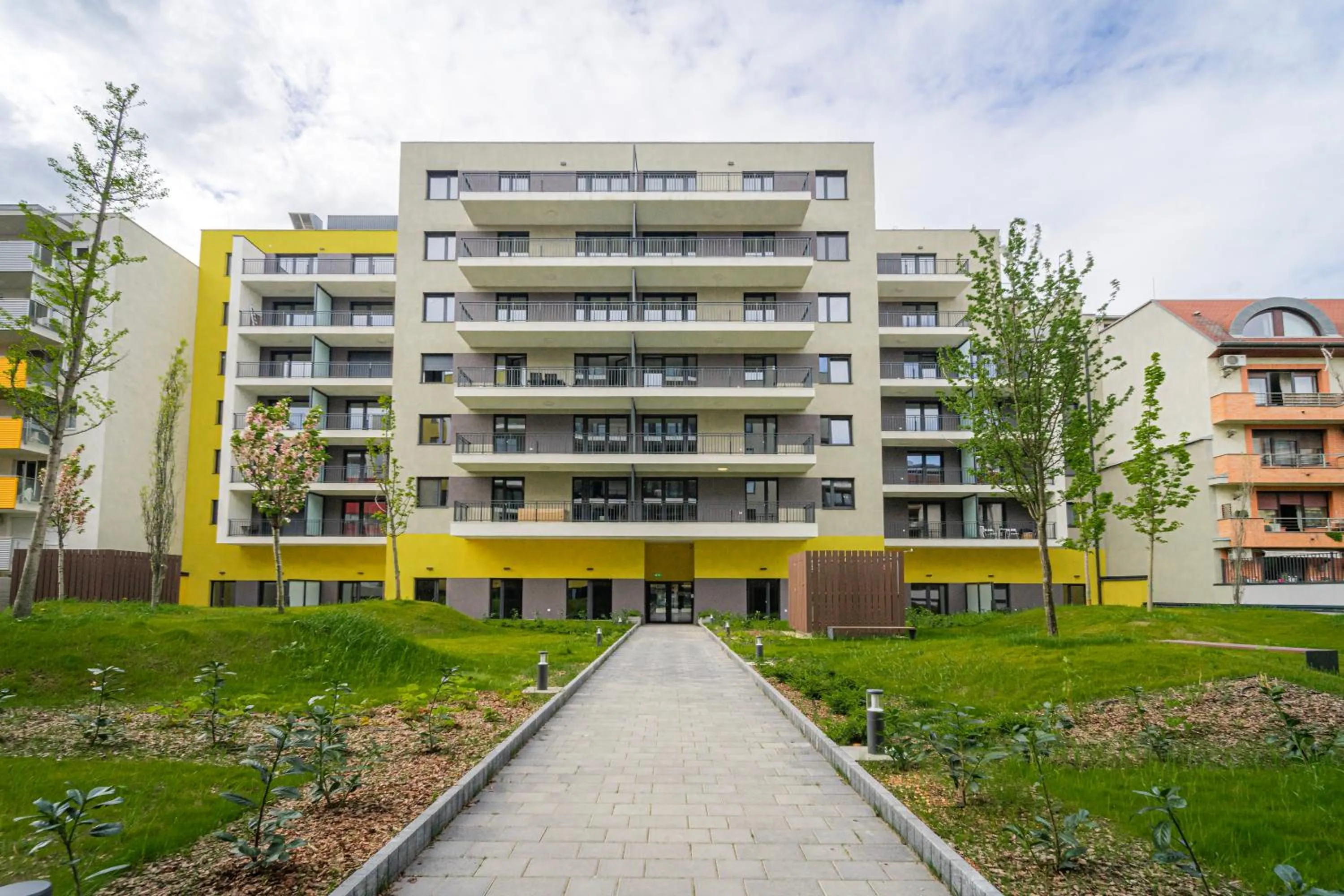 WestSide Garden Apartments by FirstHost