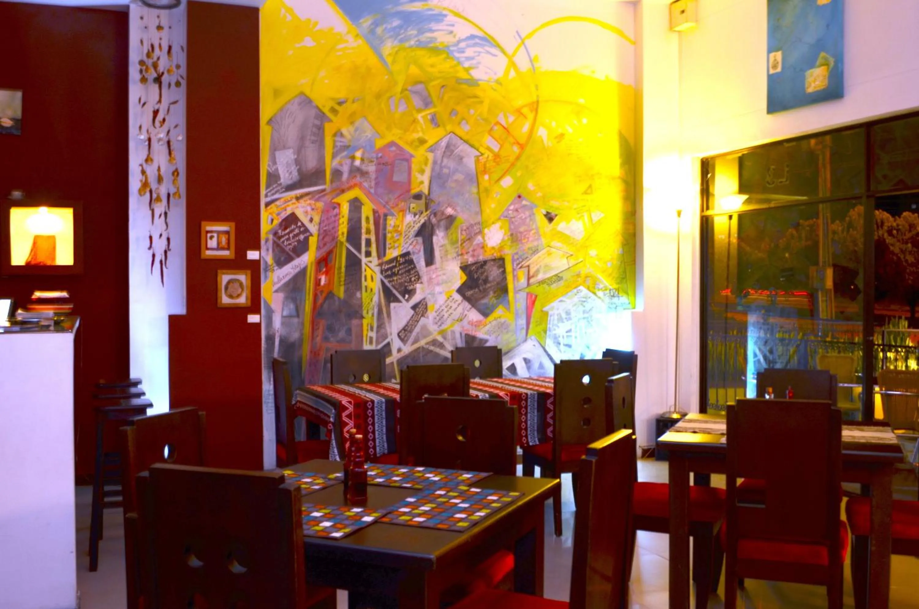 Restaurant/places to eat in Hotel Pinares Plaza